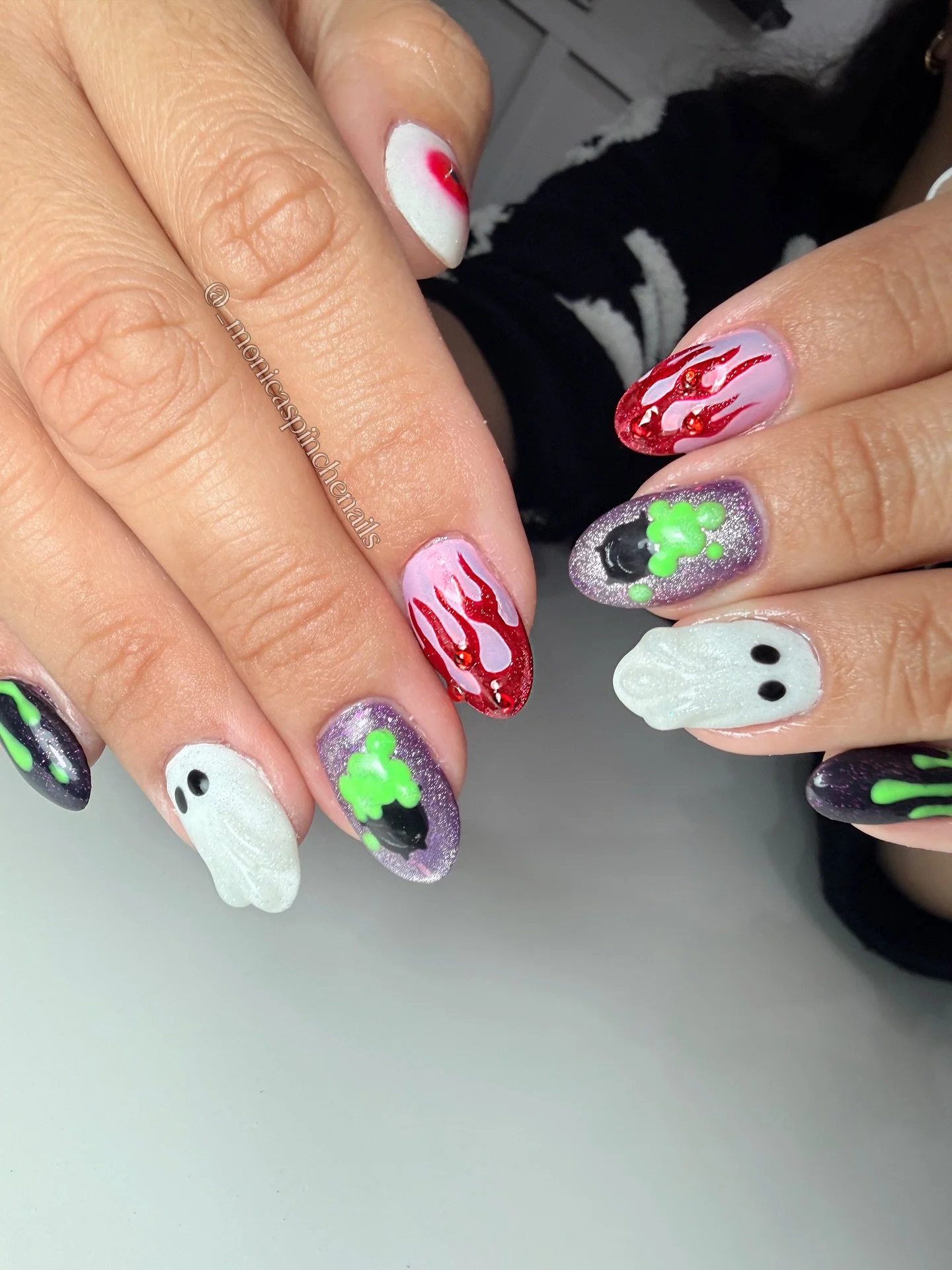 Caption not found, try again later 😆

.
.
.
#SLCnails #MidvaleNails #UtahNailTech #SLCnailartist #StructuredGel #GelX #BuilderGelNails #HandPaintedNailArt #ChillNailVibes #NailArtSLC #NailTechLife #ModernNails #GlossyAF #CuteNailsOnly #NailInspo #Na