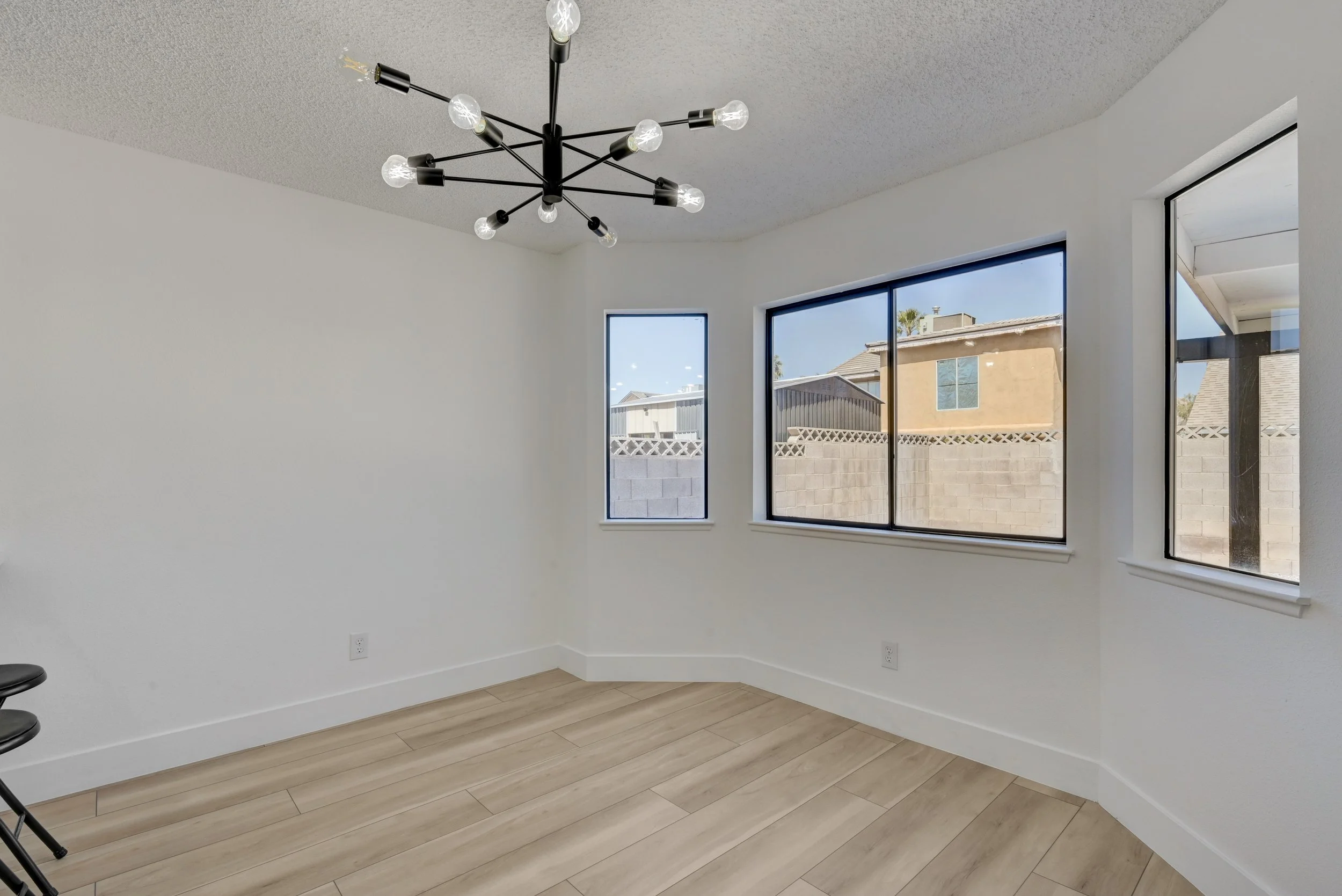 1702-Mapleleaf St_12.jpg