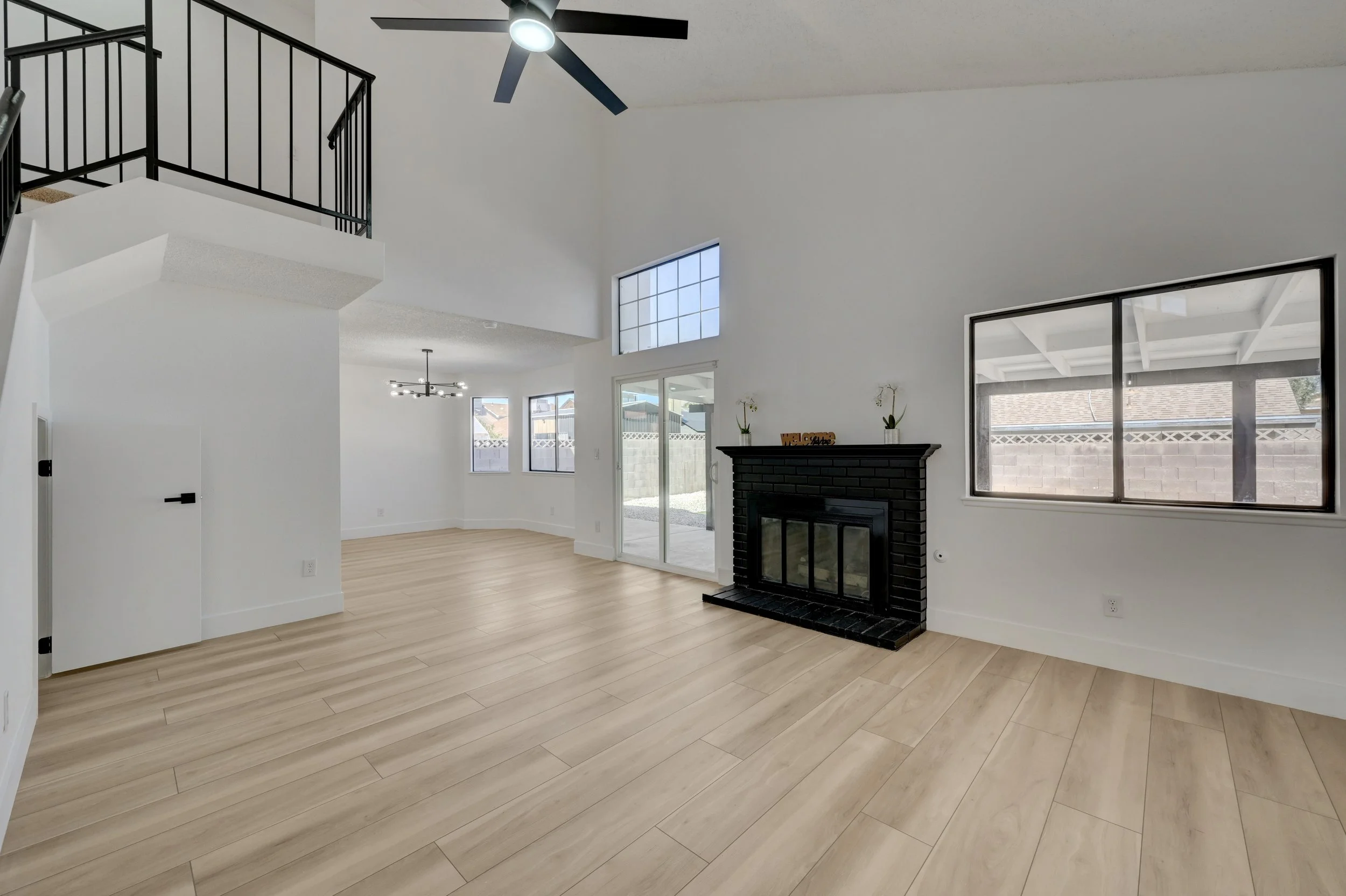 1702-Mapleleaf St_8.jpg