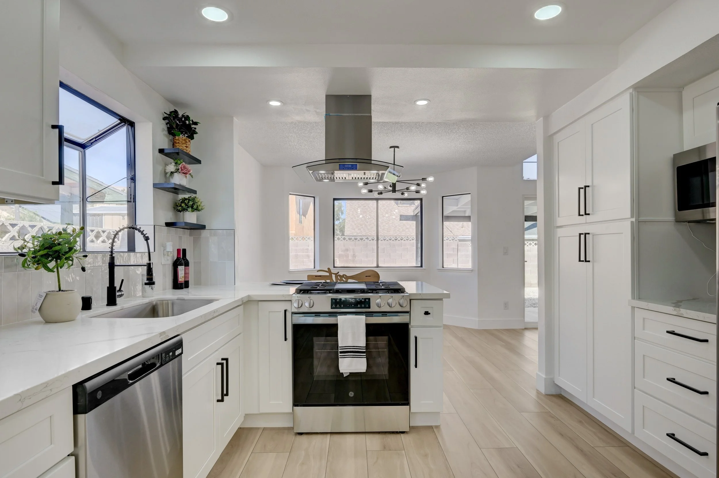 1702-Mapleleaf St_17.jpg