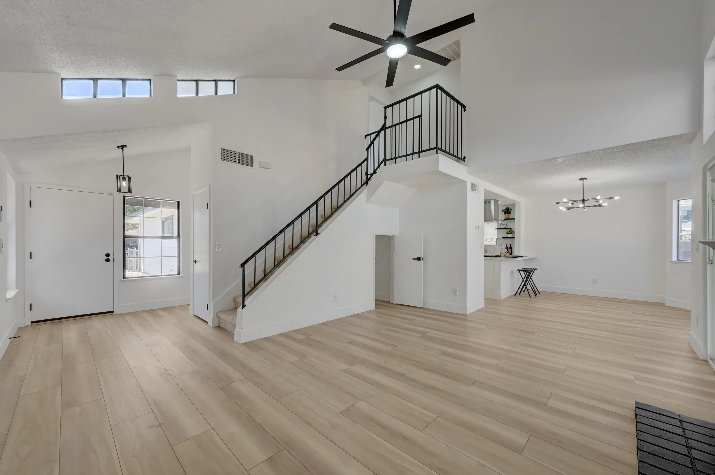 1702-Mapleleaf St_9.jpg