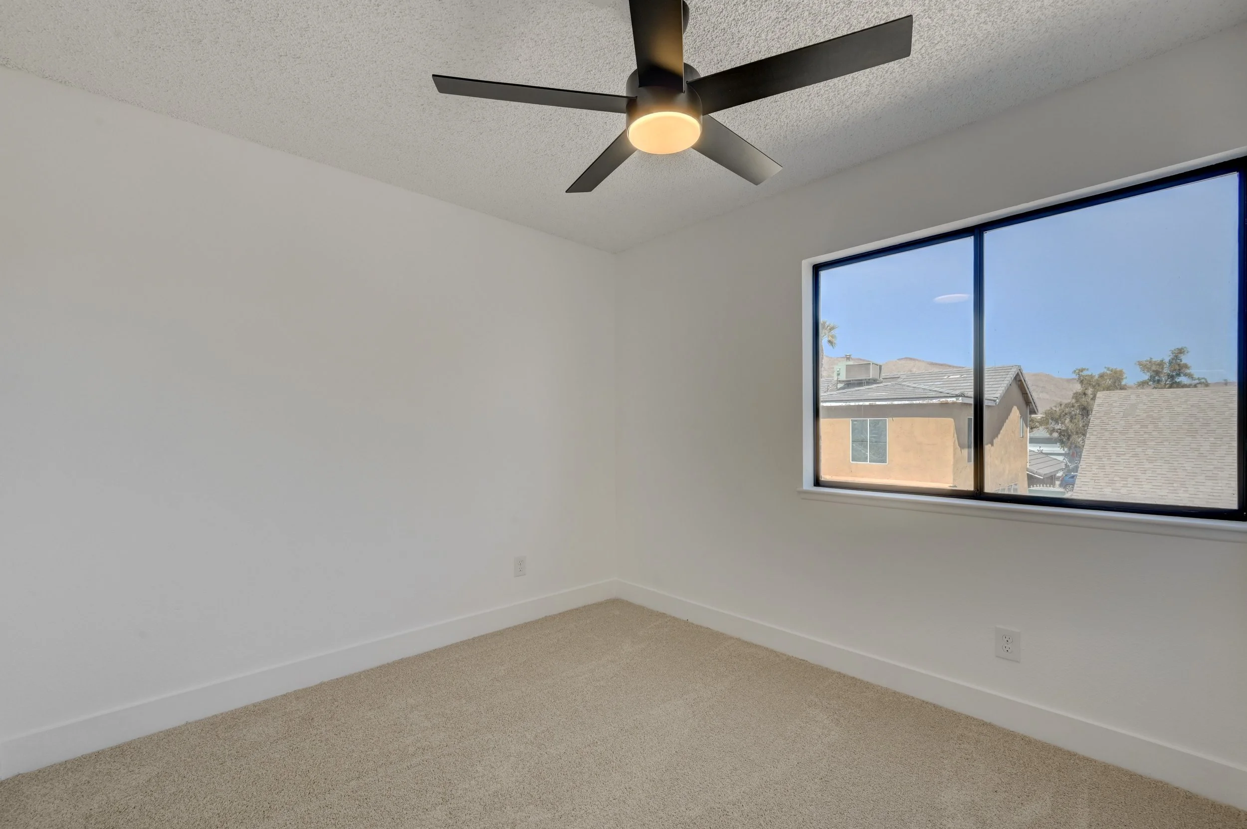 1702-Mapleleaf St_25.jpg
