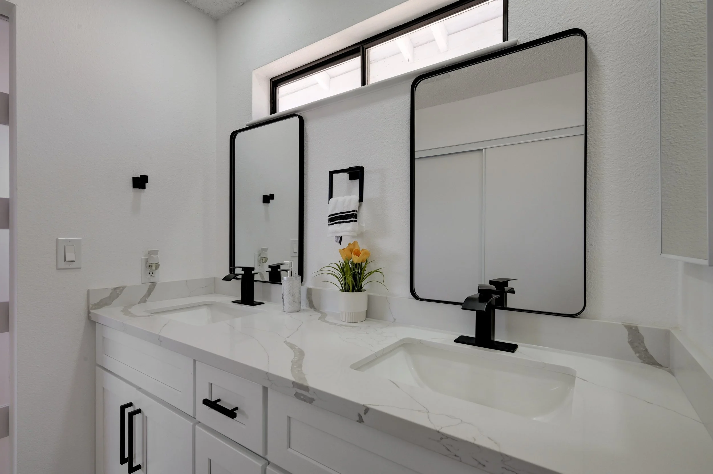 1702-Mapleleaf St_30.jpg