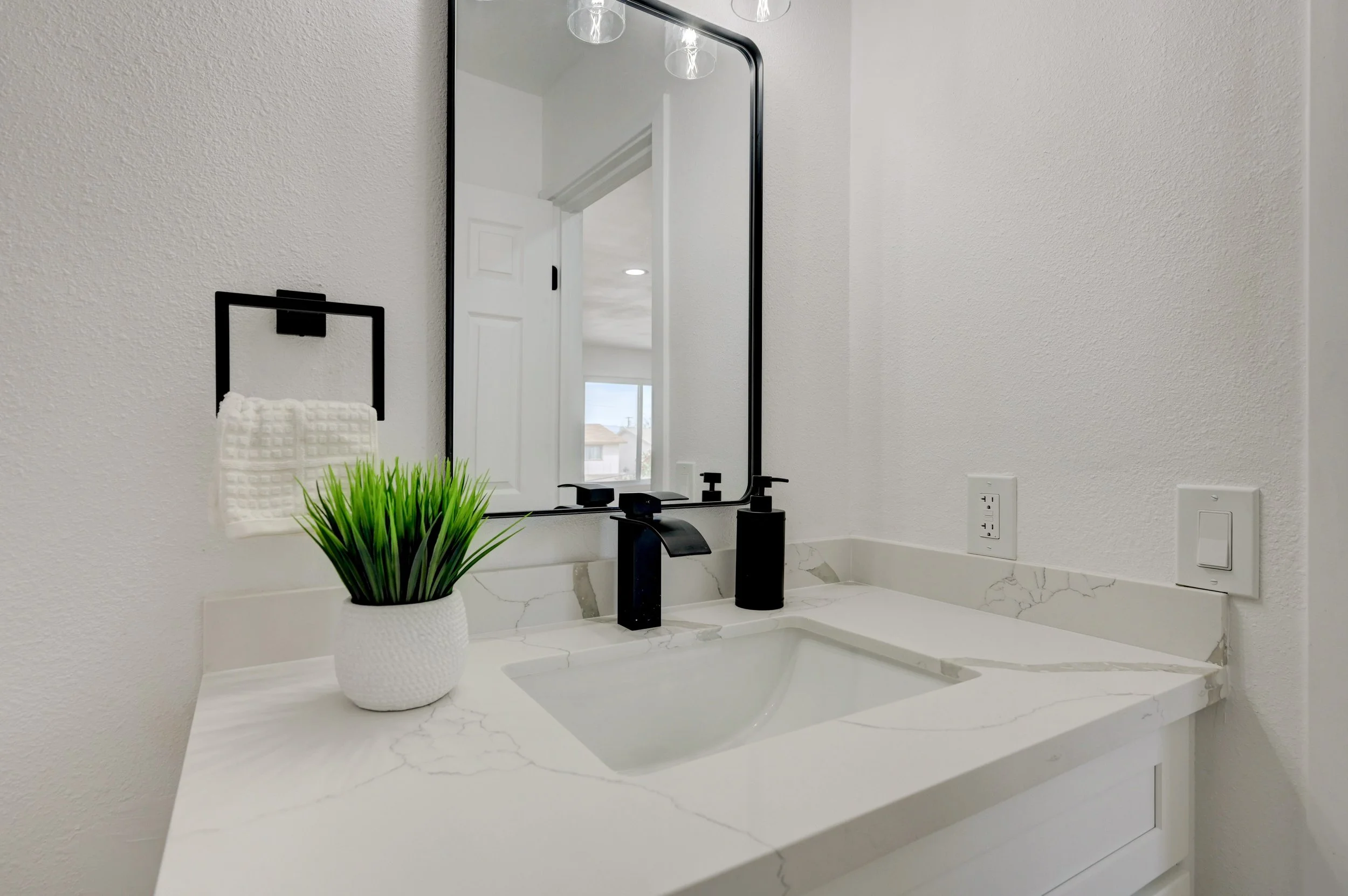 252 Meyers Ave_25.jpg