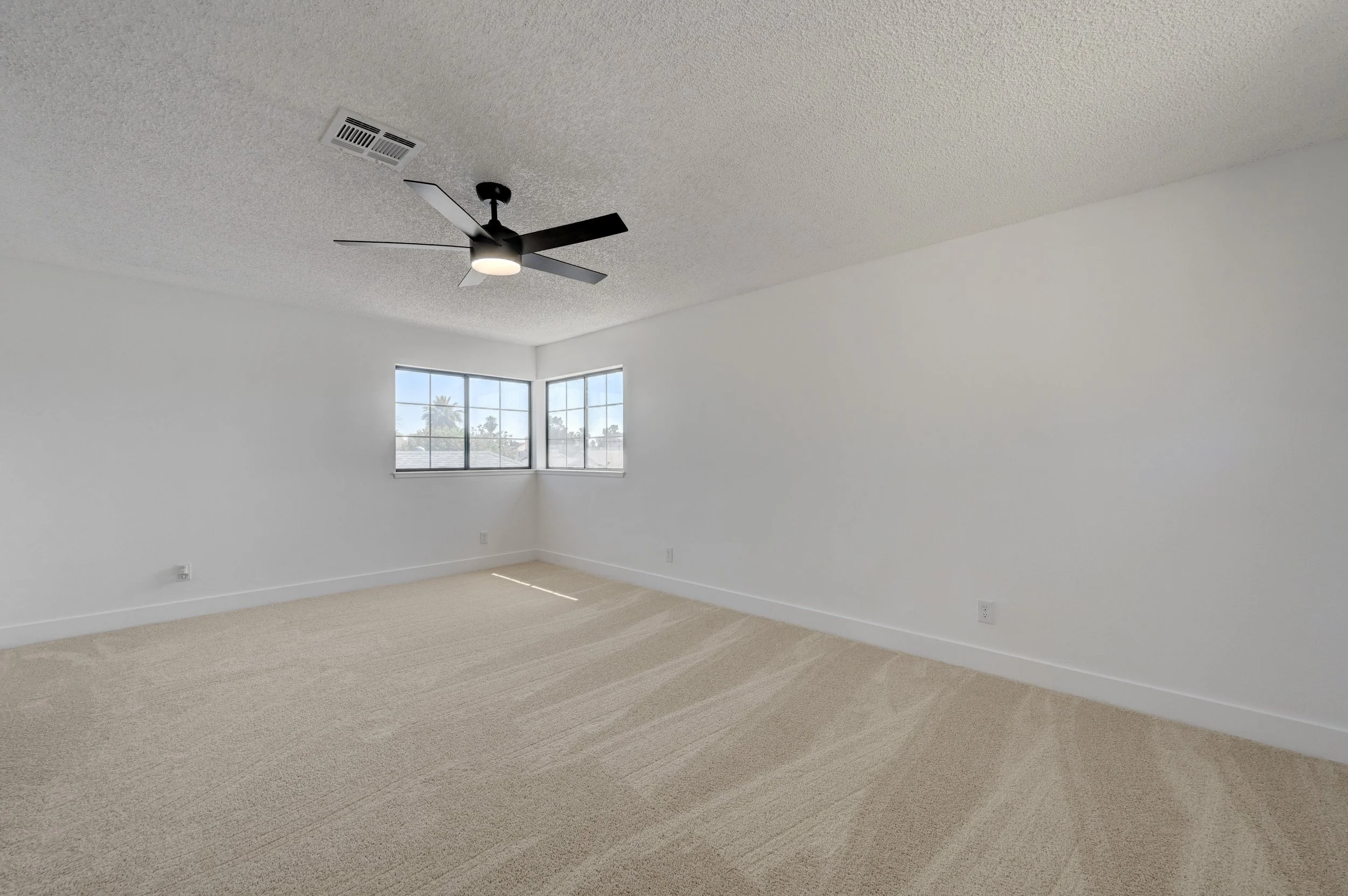 1702-Mapleleaf St_34.jpg