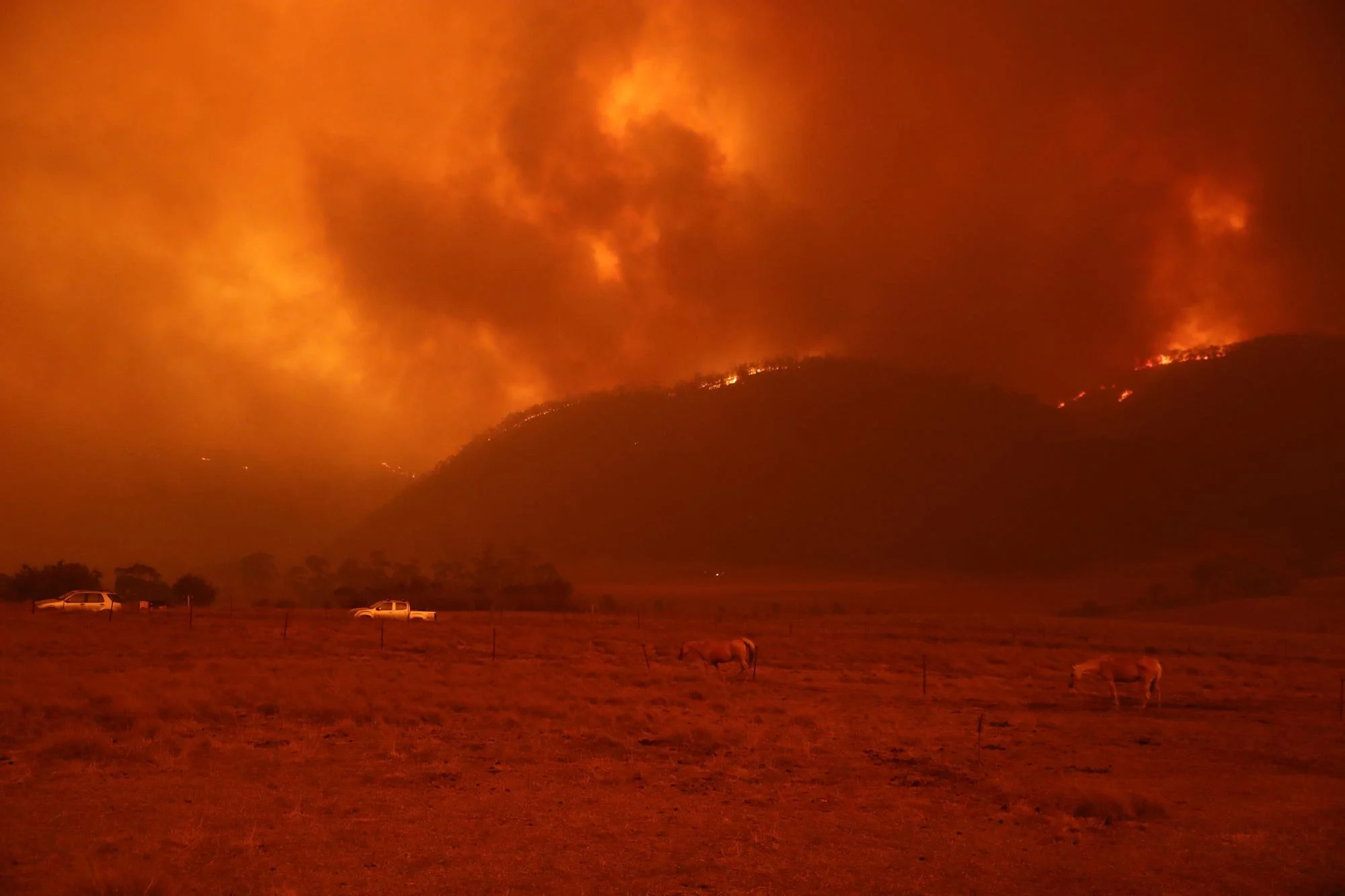  Locals evacuate as what started as a spot fire takes hold west of Bredbo from the Clear Range Fire along the Bumbalong Road.   Saturday 1st February 2020. Guardian Australia. 