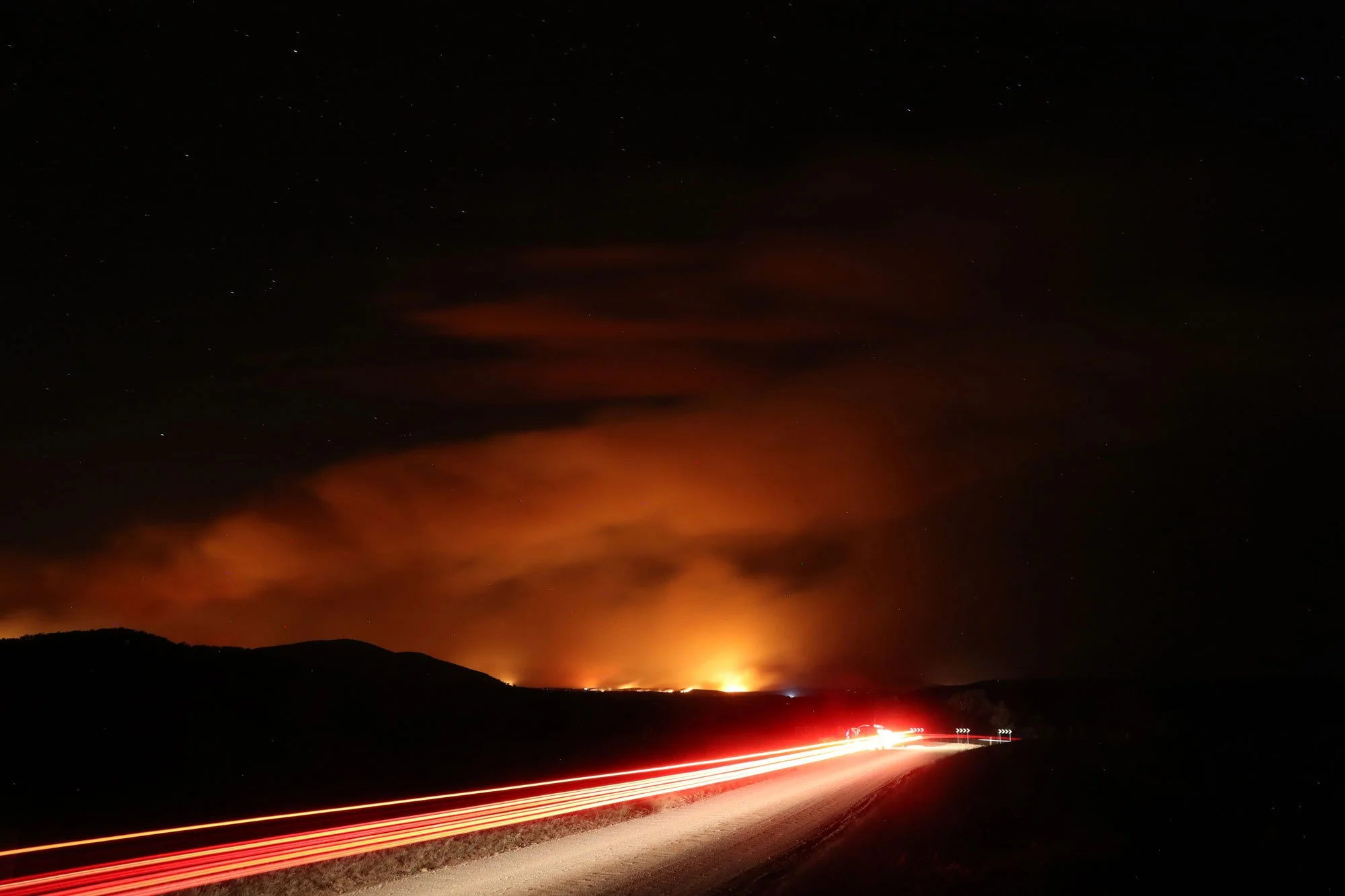  The North Black Ridge, Palerang fire shot from the Captains Fkat-Braidwood road 24kms South of Braidwood.  Late Friday 29th November 2019. Guardian Australia. 