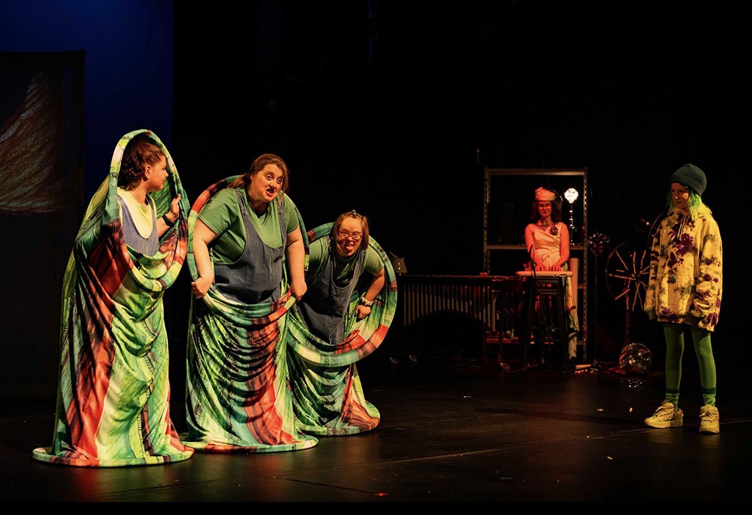 Actors in ViV! - proudly supported by Suppoya Bathurst