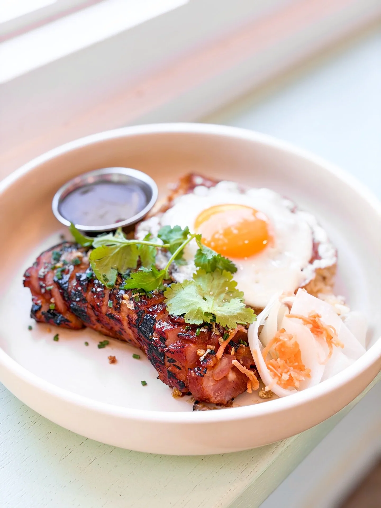 SILOG OF THE MONTH: TOCILOG 🇵🇭

Longsilog had its moment&hellip; now it&rsquo;s tocino season 🩵

Sweet-cured pork, garlic fried rice, fried egg, pickled papaya &amp; carrots, herbs, and onion vinegar.

A Filipino breakfast classic rooted in Spanis