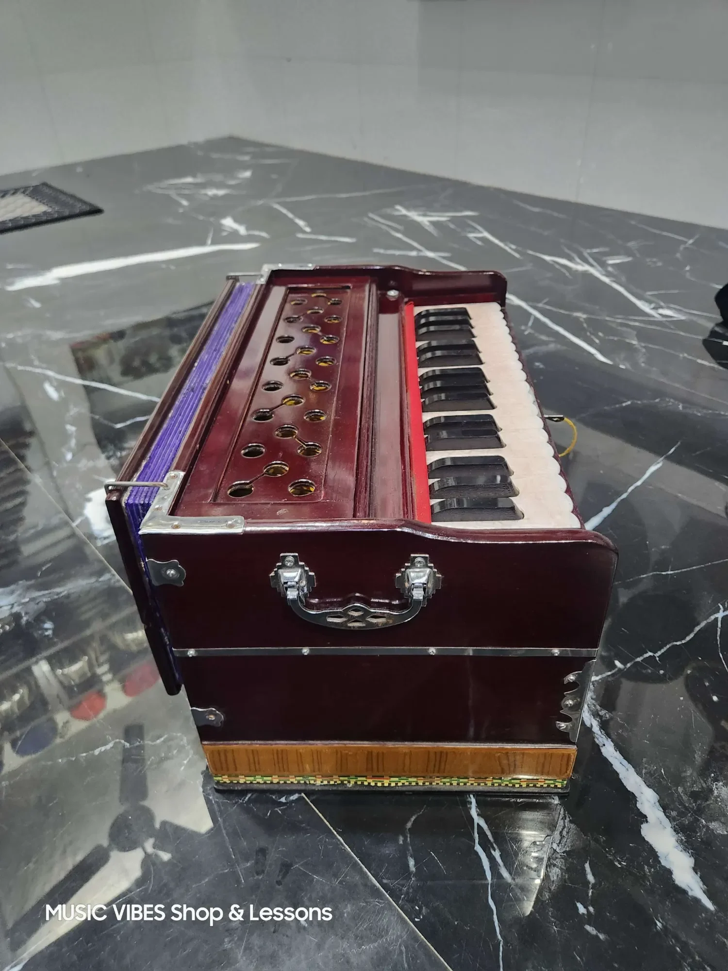 Buy Authentic Indian Musical Instruments – Varanasi & Worldwide-08.webp