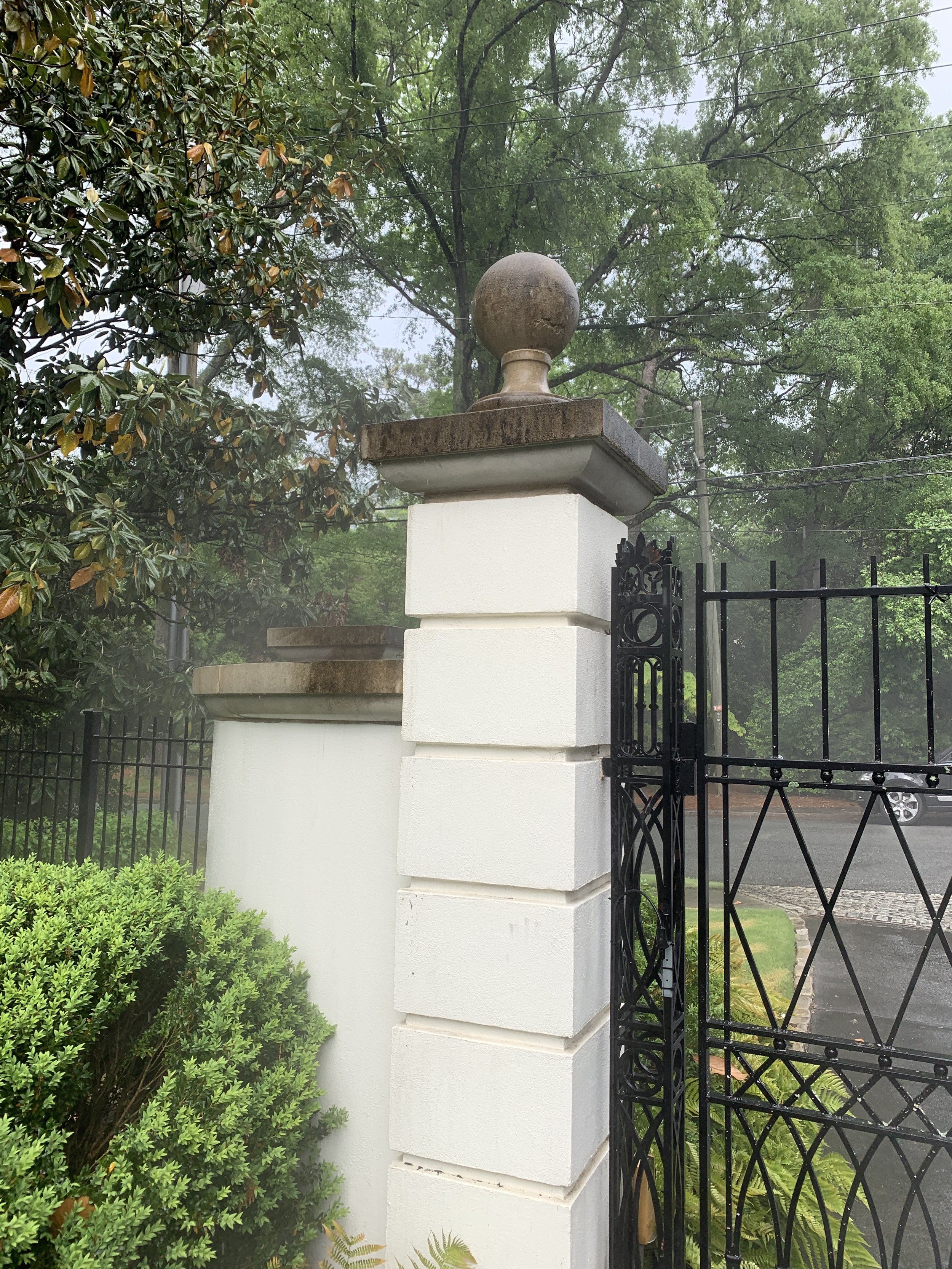 lite-up-atlanta_pressure_washing_gate_post_concrete_buckhead.JPG