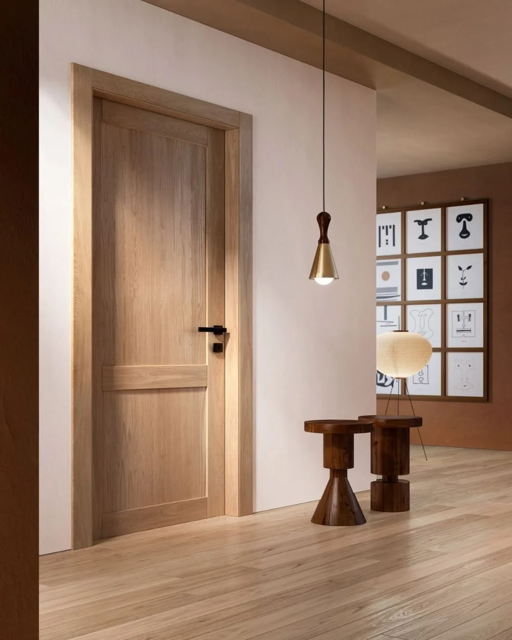 Porta in legno chiara in una stanza moderna con pavimento in legno, lampada sospesa con diffusore di carta, e un tavolino basso in legno accanto a una parete decorata con quadro di disegni stilizzati.