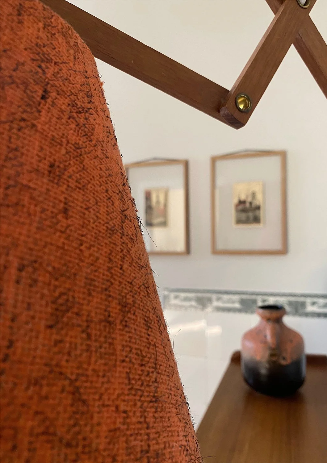 Detail Vintage-Lampe mit Stoff-Lampenschirm