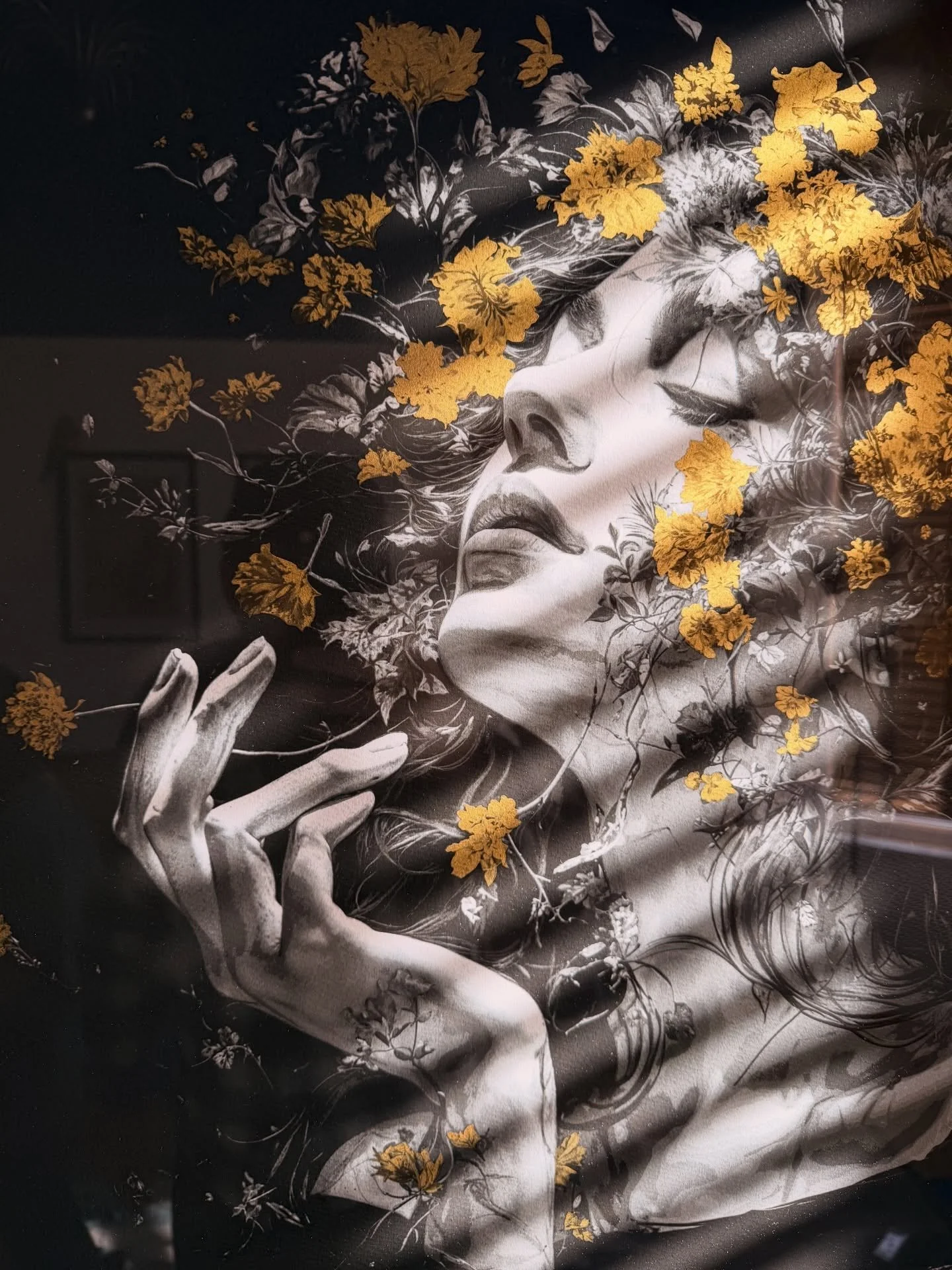 Sun setting. Blinds cutting the light. Gold leaf doing the rest.

@snikarts Morning Lights shifts with the day. This is the Golden Hour edition. 24ct gold leaf catching and throwing light back into the room. It is not static. It lives with its enviro