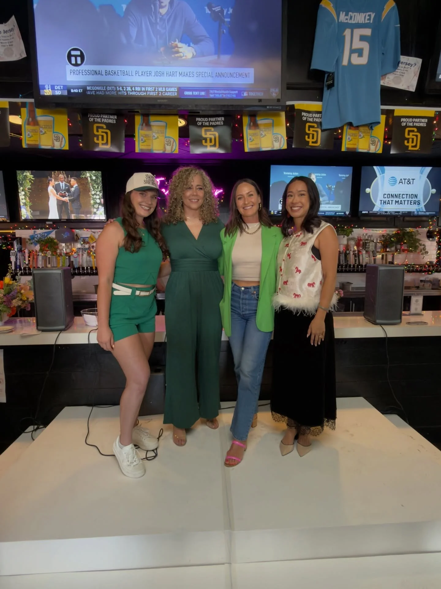 Cheers to the women who lift each other up 🫶🏼 what an honor to be in a room surrounded by empowered women at the @sweethome.sandiego event! 💫 thank you @lendwithranda for hosting this amazing space and giving me the opportuniTea to share my story 