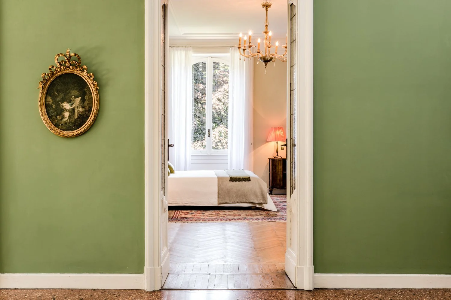 GREEN ROOM1.jpg