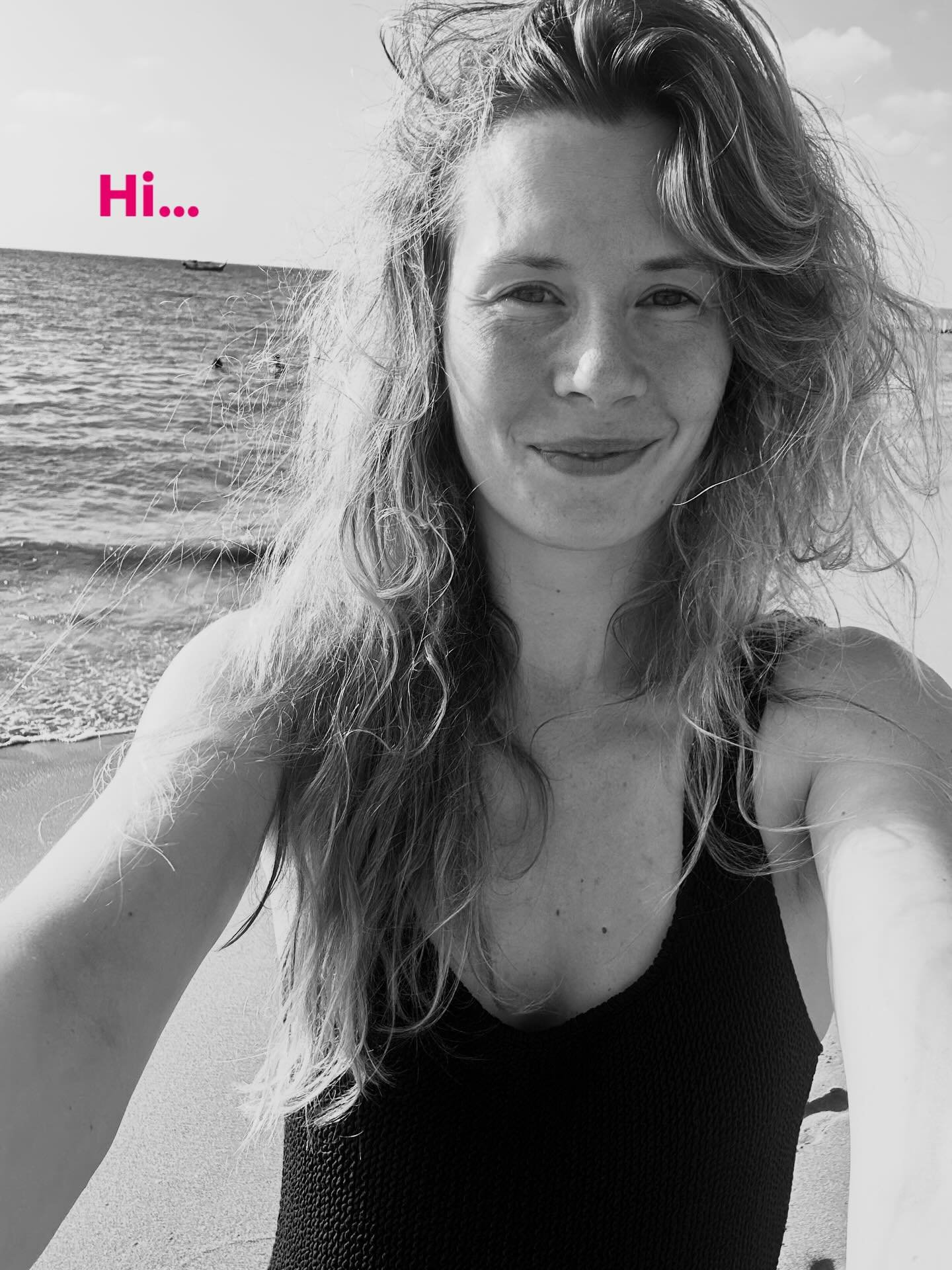 Hi, ich bin Anne Marie, 34 Jahre, wohne in M&uuml;nchen und habe mich vor gut einem Jahr getraut, meinen Leidenschaften - Yoga und Schreiben - mehr Raum zu geben.

Alles, was in dem Kontext und sonst in meinem Leben so passiert (Quality Time mit mein