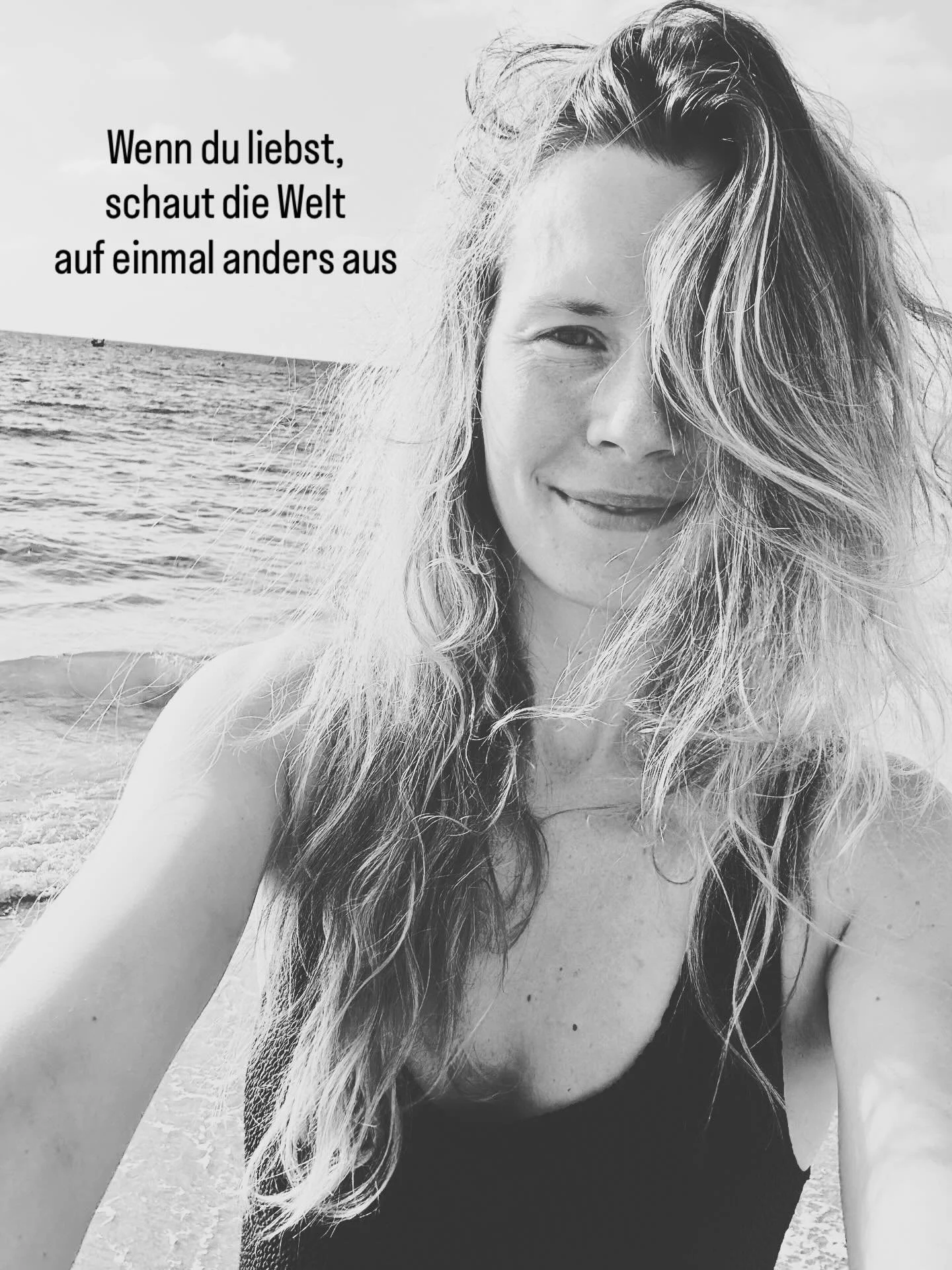 &bdquo;Wenn du liebst, schaut die Welt auf einmal anders aus.&ldquo; Diesen Satz habe ich eben in dem Buch &bdquo;Zwei Leben&ldquo; von Ewald Arenz gelesen - ich kann nur zustimmen.

Wenn ich auf solche S&auml;tze sto&szlig;e, dann l&ouml;st das eine