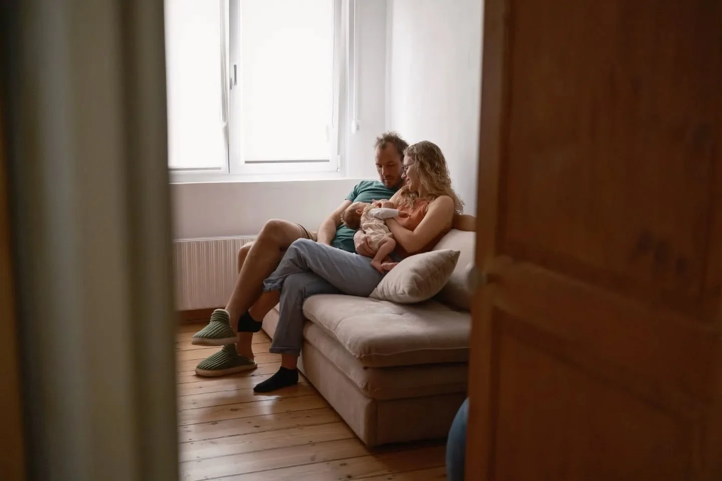 Hello Octobre. 🍂🍁🍃
Le planning est ouvert.
La meilleure saison pour s'offrir un reportage photo chill & cocooning à la maison. 
Avec bébé, en famille ou pour garder des souvenirs de votre grossesse...
Tout est possible.