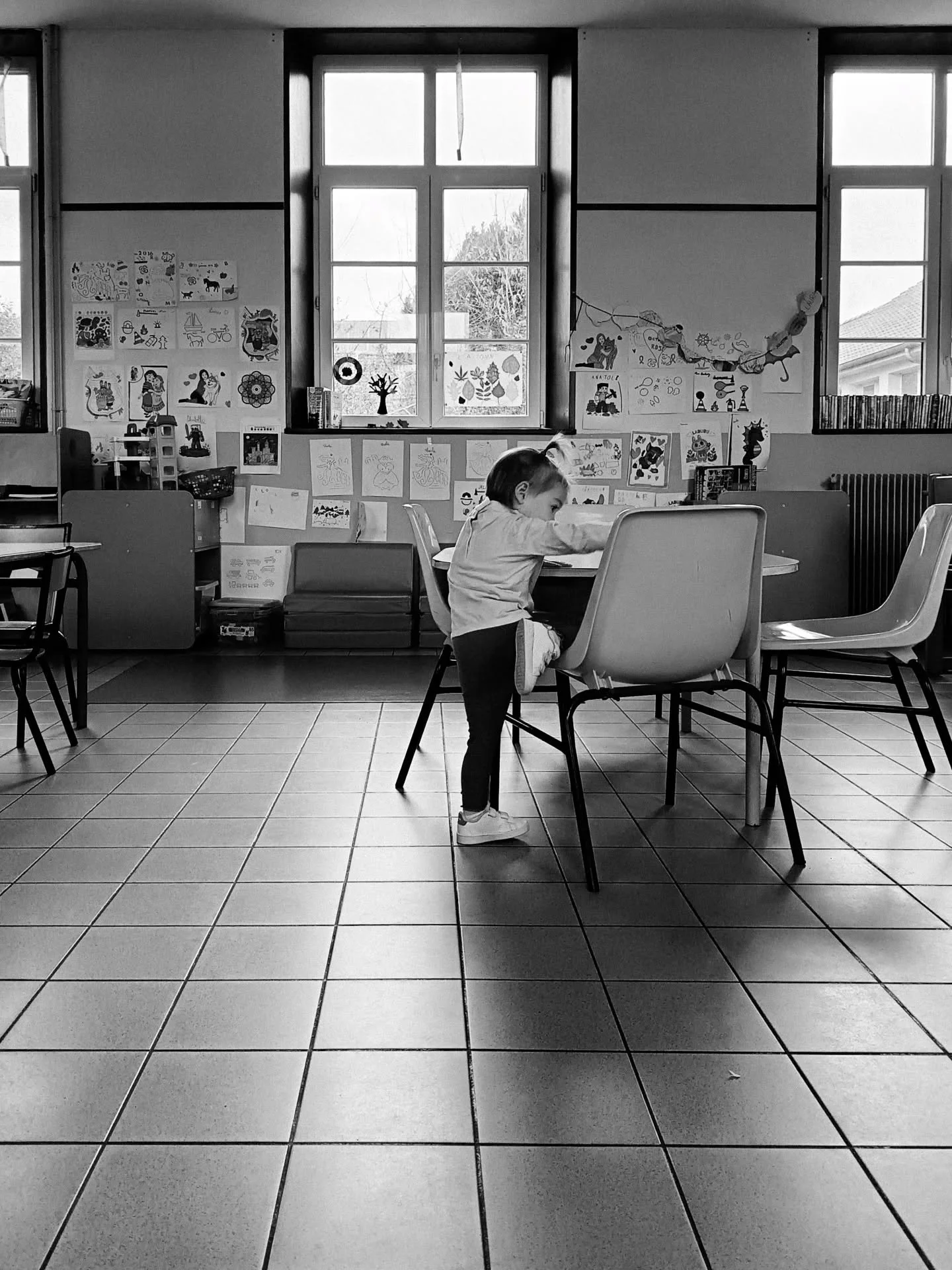 Ce matin,
C&rsquo;&eacute;tait photo de classe pour le grand.
On en a profit&eacute; pour faire une photo avec la petite s&oelig;ur.

Celle qui c&ocirc;toie encore la cr&egrave;che, m&rsquo;a sembl&eacute; d&eacute;j&agrave; bien trop &agrave; l&rsqu