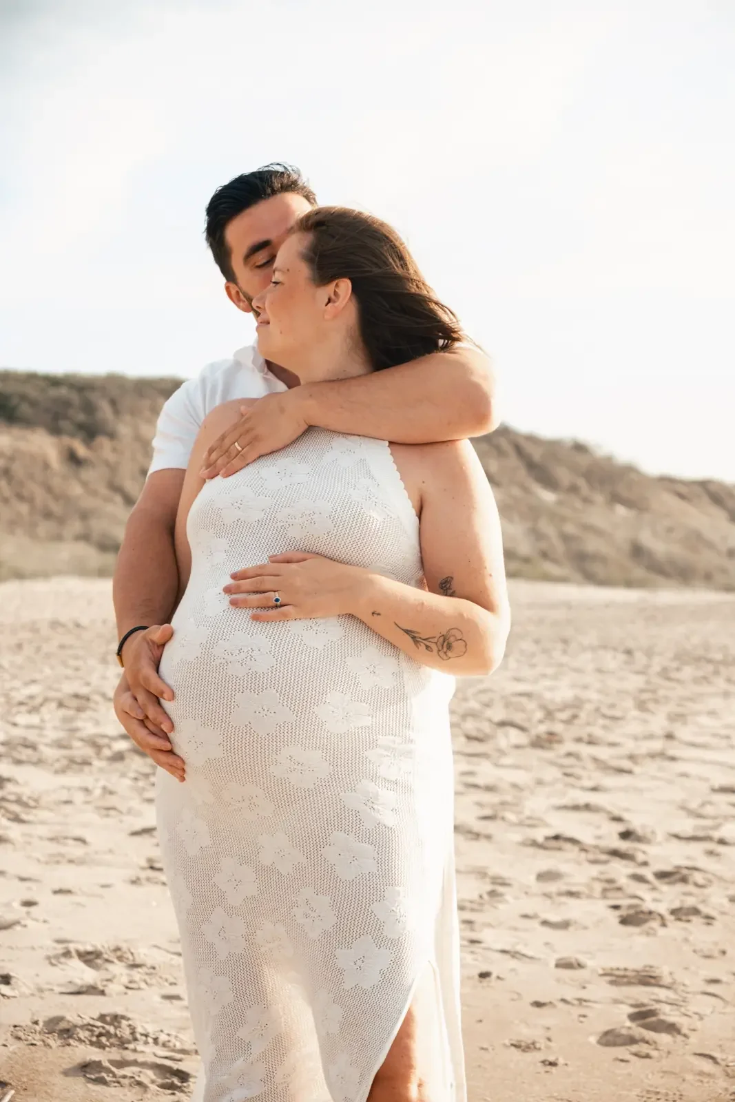 seance photo grossesse plage des escardines-MD-27.webp