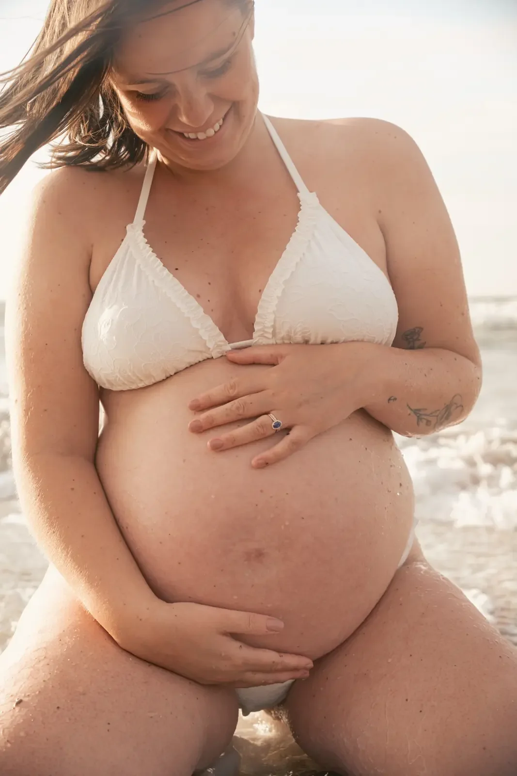 seance photo grossesse plage des escardines-MD-103.webp