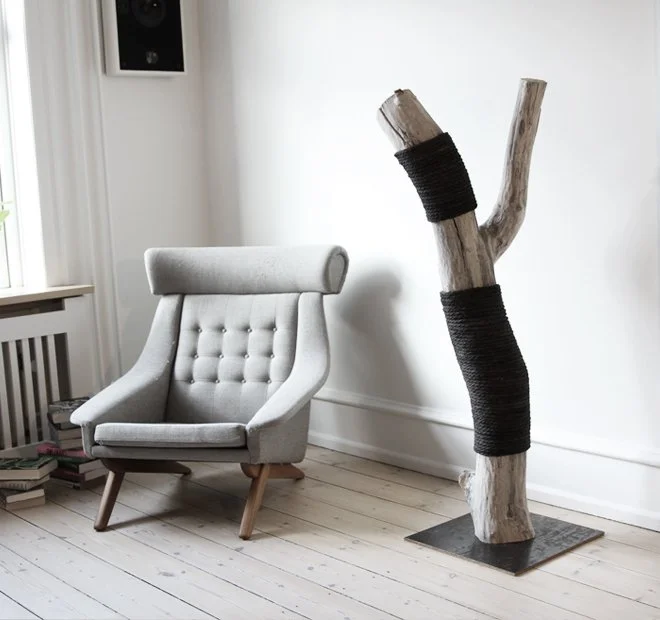 Light wooden cat scratching post with black sisal integrated into a Scandinavian interior