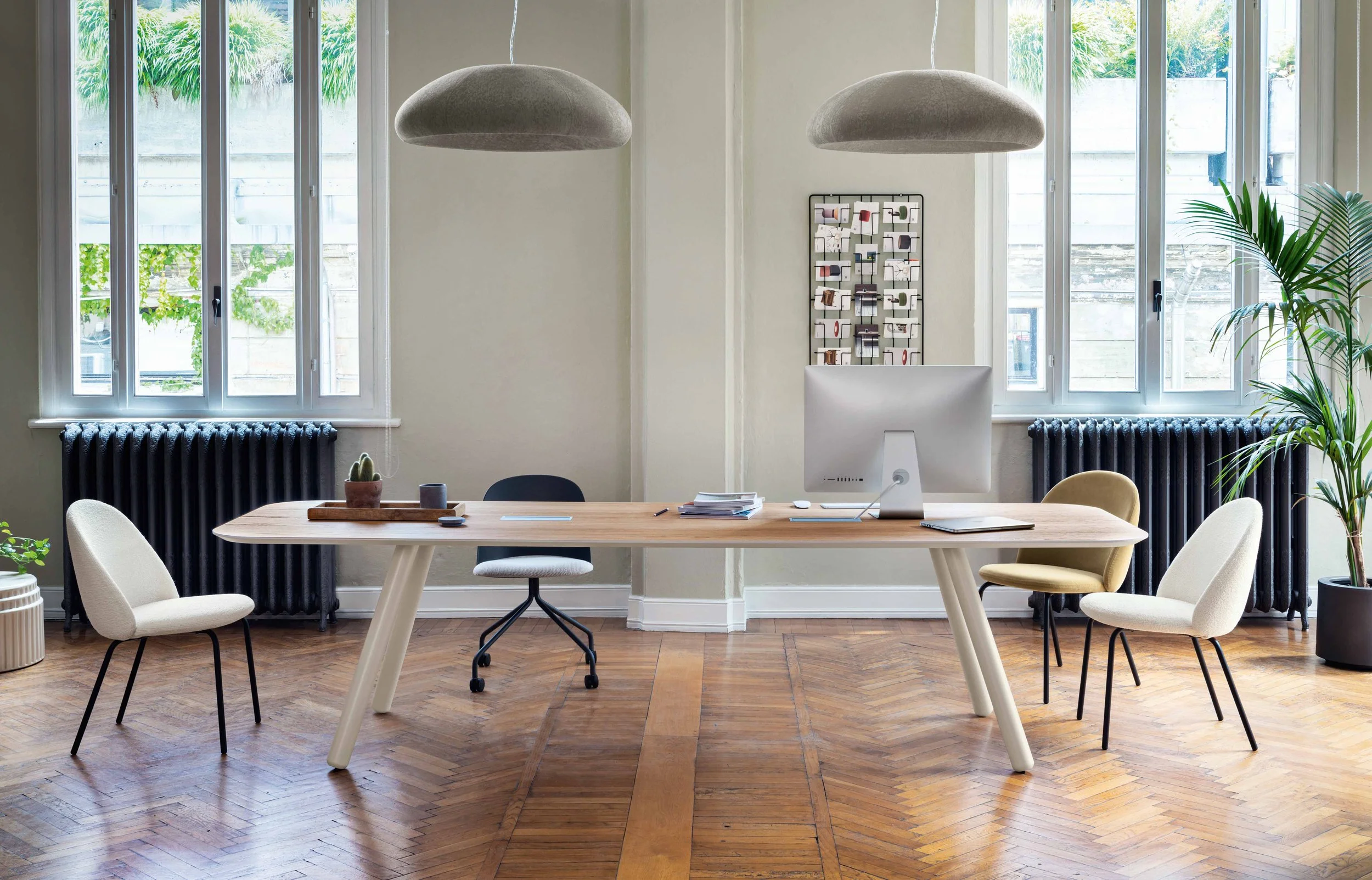 Lola Chair - Miniforms - A chair that will do (almost) anything. Iola shows off design with an international approach, focusing on the ergonomics of the form, ensuring a careful look, one with character. Formaliving - European Craftsman Furniture.