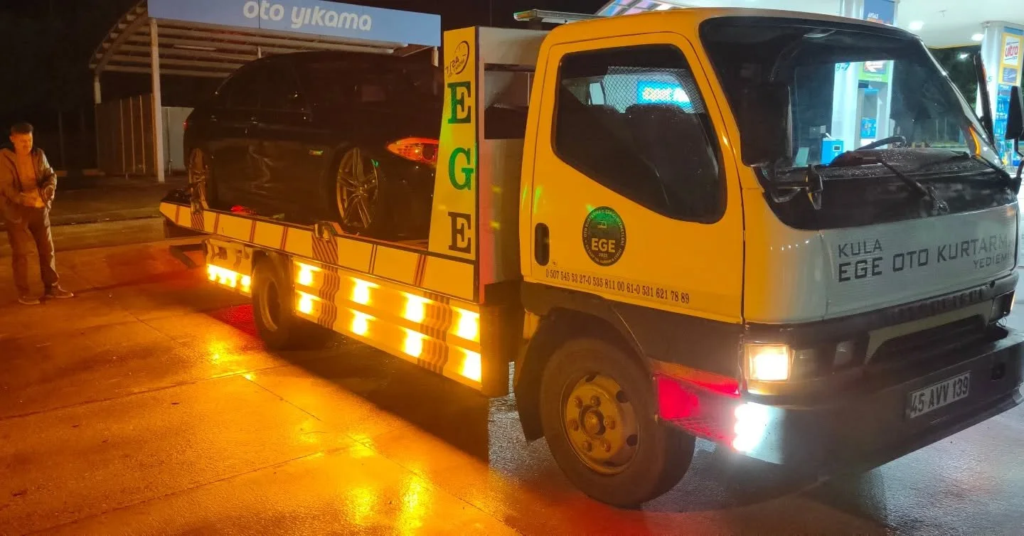 Mesafeler bizim i&ccedil;in engel değil! Kula'dan İzmir'e g&uuml;venli bir yolculuk daha tamamlandı. 🚀

​Yolda kalan bir aracın ne kadar stresli bir durum olduğunu biliyoruz. Bug&uuml;n, Kula'da arızalanan bir m&uuml;şterimizin aracını alıp, sağ sal