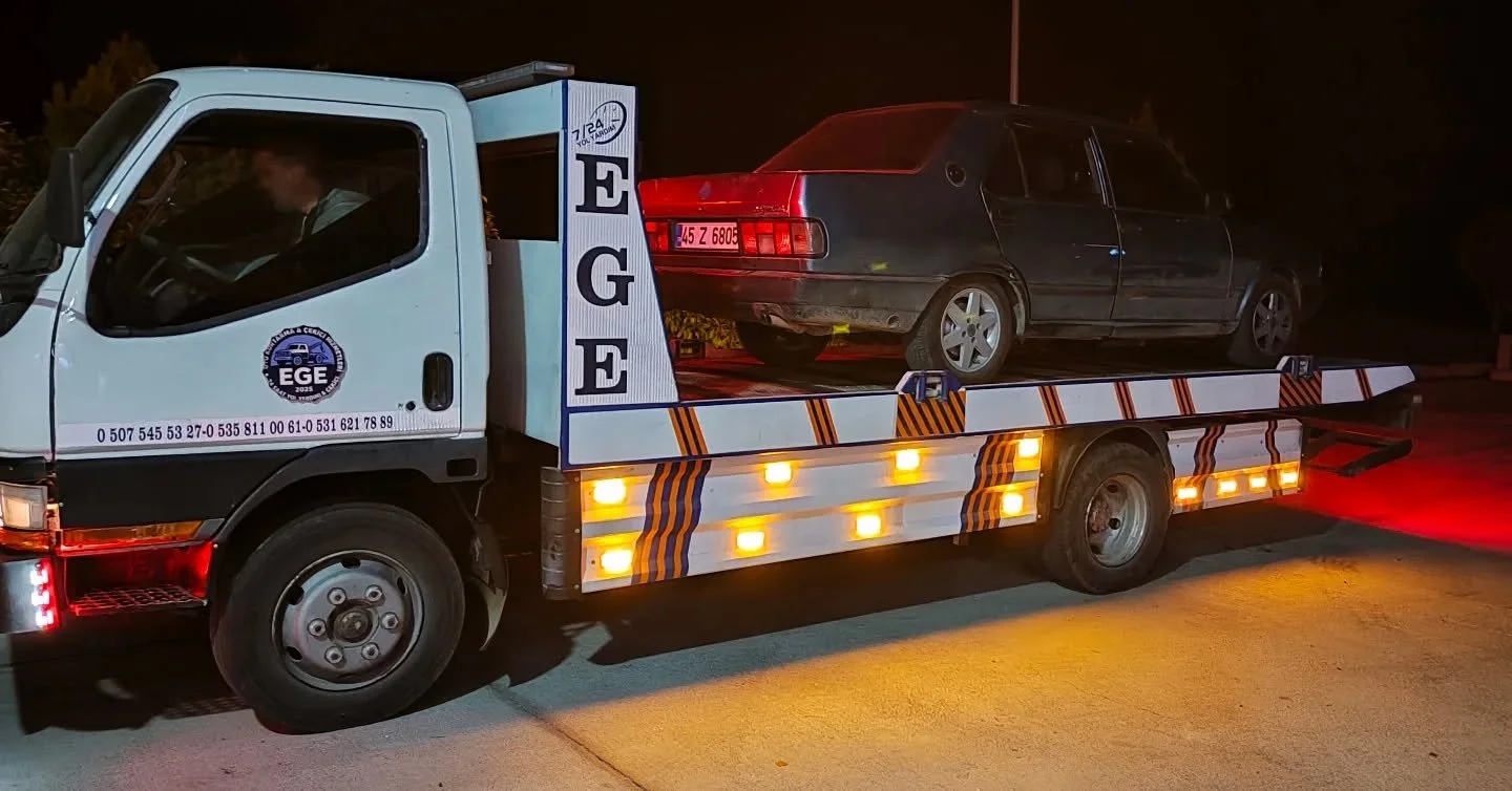 Kula Ege Kurtarıcı olarak d&uuml;n gece E96 Karayolu &uuml;zerinde bir g&ouml;revi daha başarıyla tamamladık! 🌙

Kula-G&ouml;k&ccedil;e&ouml;ren mevkiinde yakıtı biten bir aracın imdadına hemen yetiştik! 7/24 Yol Yardım ekiplerimiz sadece &ccedil;ek