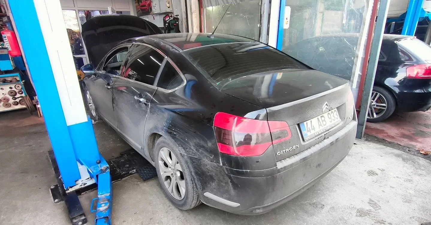 Hizmet Sınır Tanımaz: G&uuml;re'den İzmir'e! 🚛💨

E96 Karayolu G&uuml;re mevkisinde arıza yapan aracın yardımına koştuk. M&uuml;şterimizin en iyi hizmeti alabilmesi i&ccedil;in rotamızı &ouml;nce Kula&rsquo;ya, ardından İzmir 3. Sanayi Sitesi'ne &cc