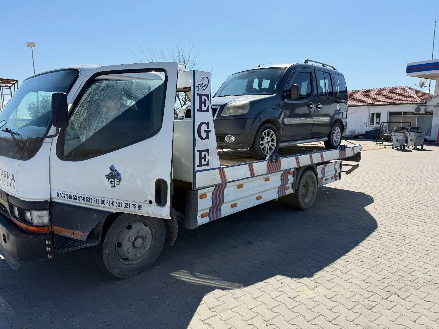 Kula&rsquo;nın Her Noktasında, Her Mesafede G&ouml;rev Başındayız! 🚛💨

Bug&uuml;n yine yolların tozunu yuttuk, mağduriyetleri &ccedil;&ouml;z&uuml;me kavuşturduk. İşte g&uuml;n&uuml;n &ouml;zet raporu:

1️⃣ Mersinli Mevkii (İzmir-Uşak Yolu): Karayo