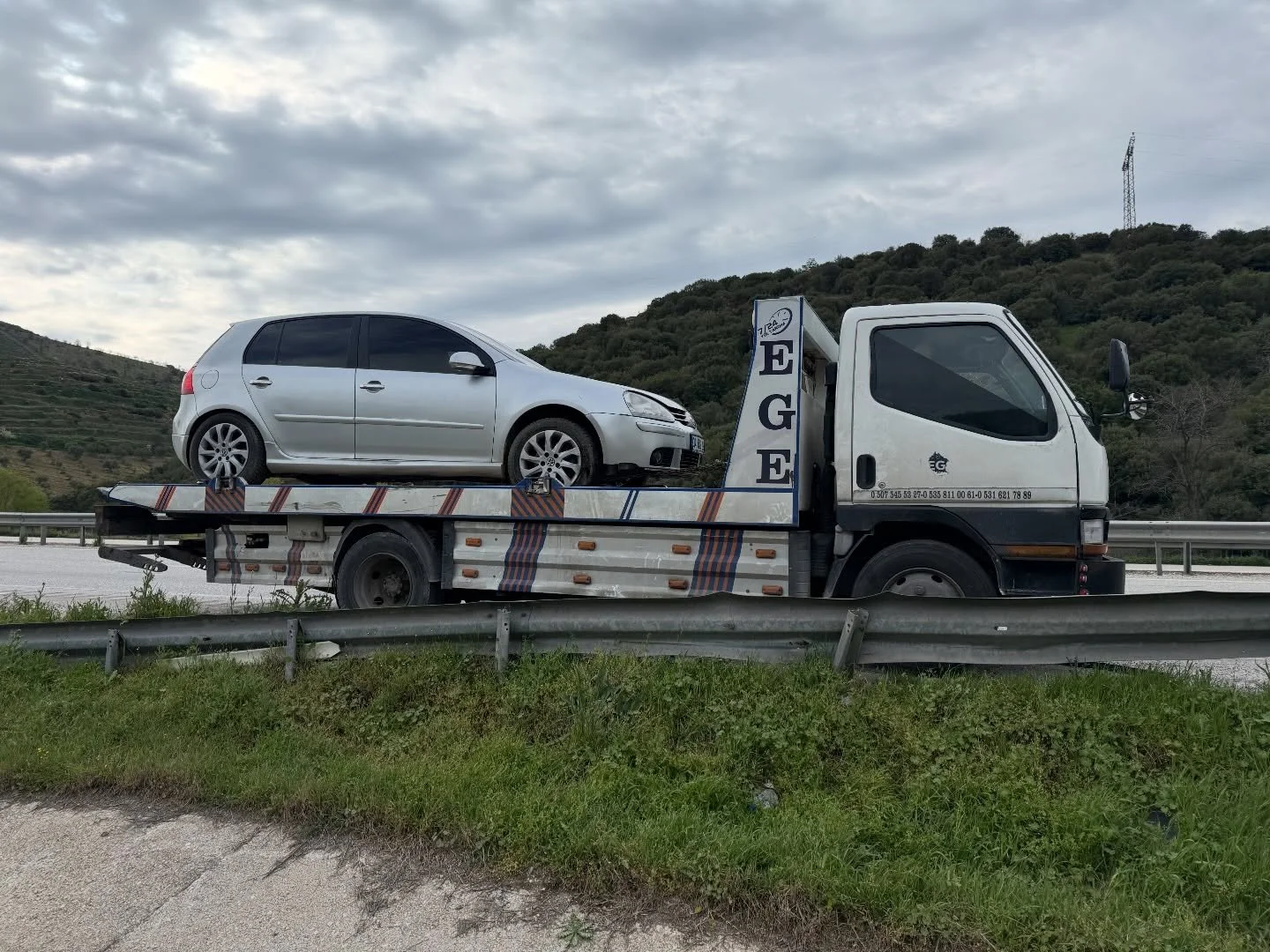 Ege Yollarında Kula Ege Kurtarıcı R&uuml;zgarı! 🚛🚨

DURMAK YOK, YOLDA KALANA &Ccedil;&Ouml;Z&Uuml;M &Ccedil;OK! 💪✨

Ege&rsquo;nin kalbinde, İzmir-Uşak hattında vites d&uuml;ş&uuml;rmeden &ccedil;alışmaya devam ediyoruz! Bu hafta operasyon ağımızı 