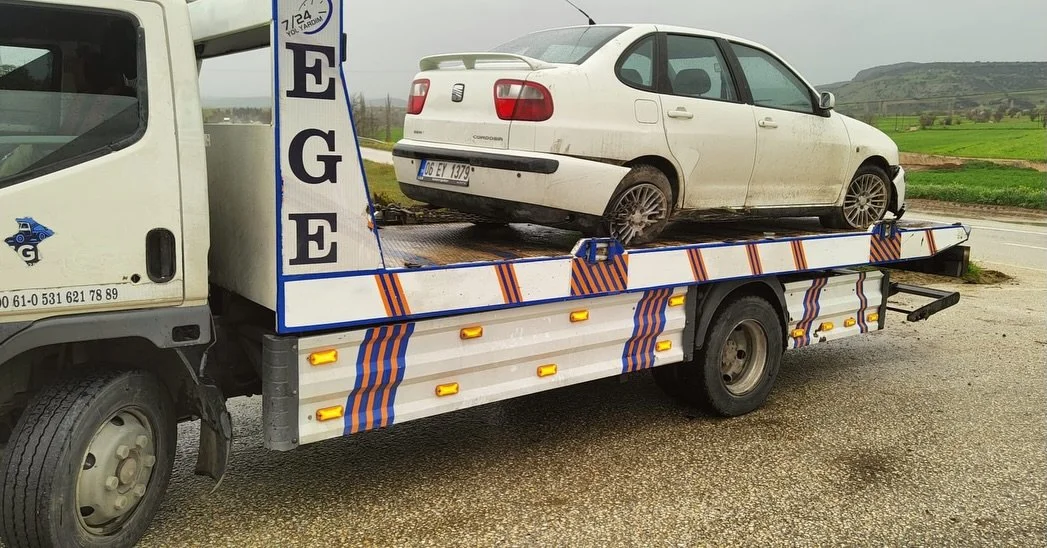 Kula Ege Kurtarıcı Farkı! 7/24 Kesintisiz M&uuml;dahale 🚛🚨🛡️

Hafta sonu yoğunluğunun en &uuml;st seviyeye &ccedil;ıktığı D300  karayolu &uuml;zerinde, Kula Ege Kurtarıcı ekibi olarak dur durak bilmeden yollardayız! G&uuml;ven taşıyor, mağduriyetl