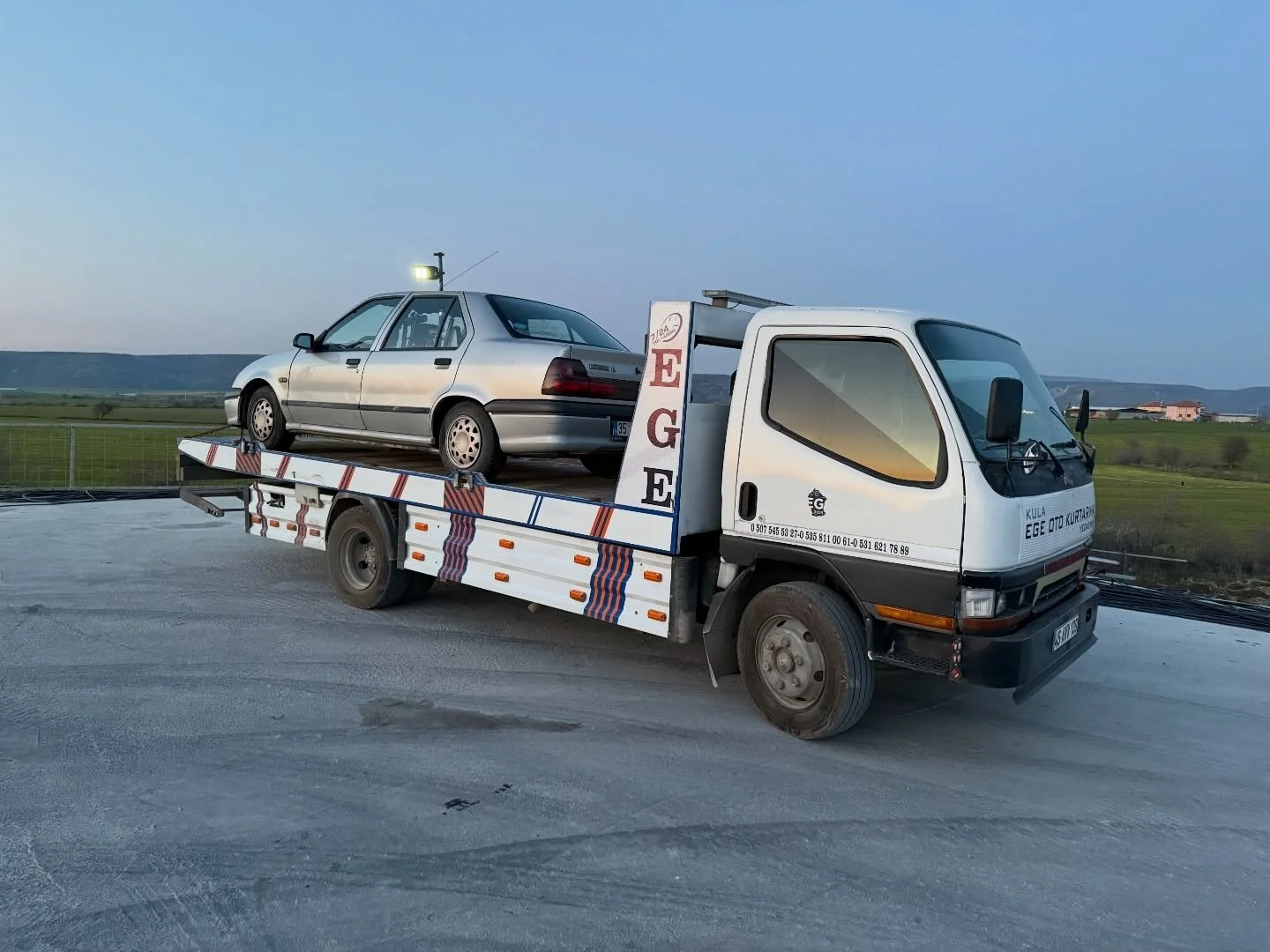 Kula&rsquo;nın Her Noktasında, 7/24 Kesintisiz Yol Yardım! 🚛💨🛡️

Yolların zorluğu, mesafelerin uzaklığı bizim i&ccedil;in sadece birer rakam! Kula Ege Kurtarıcı olarak, son g&uuml;nlerde dur durak bilmeden yollardaydık. İşte g&uuml;venle tamamladı