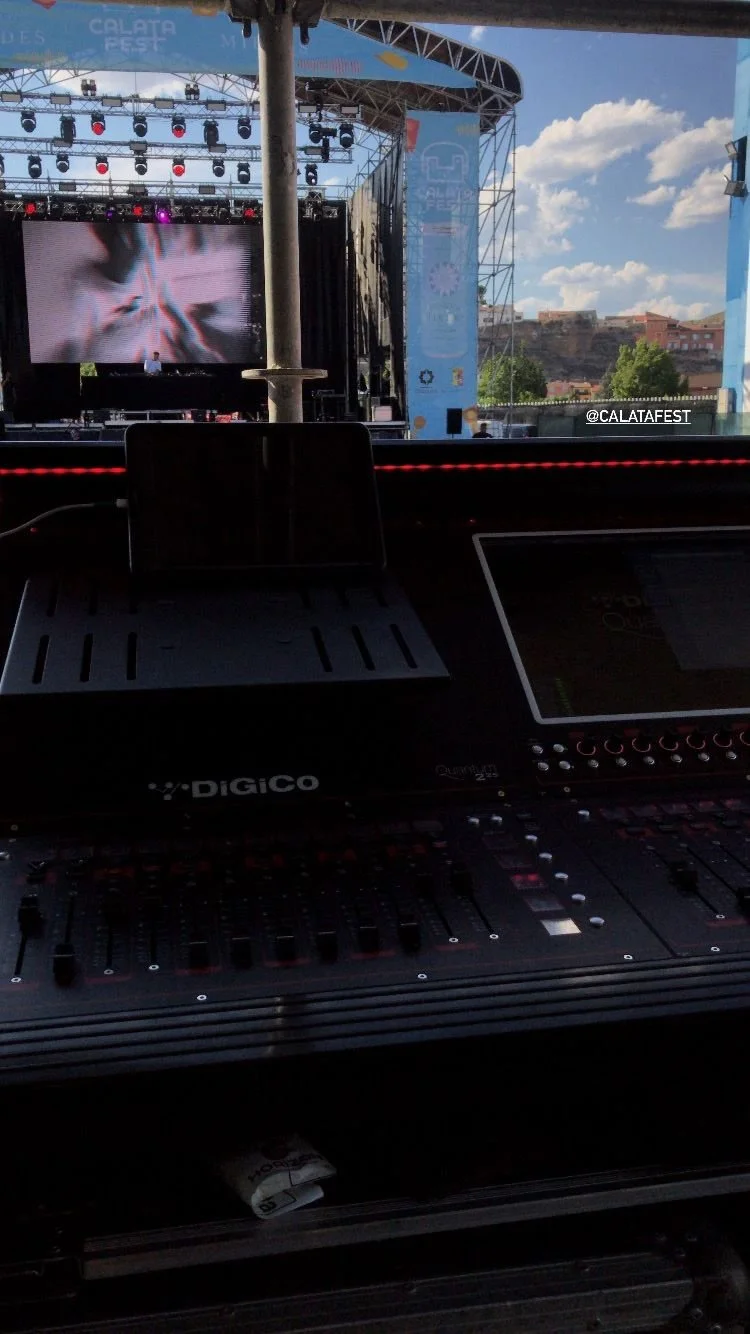 Consola DiGiCo utilizada para mezcla FOH durante festival de música en directo