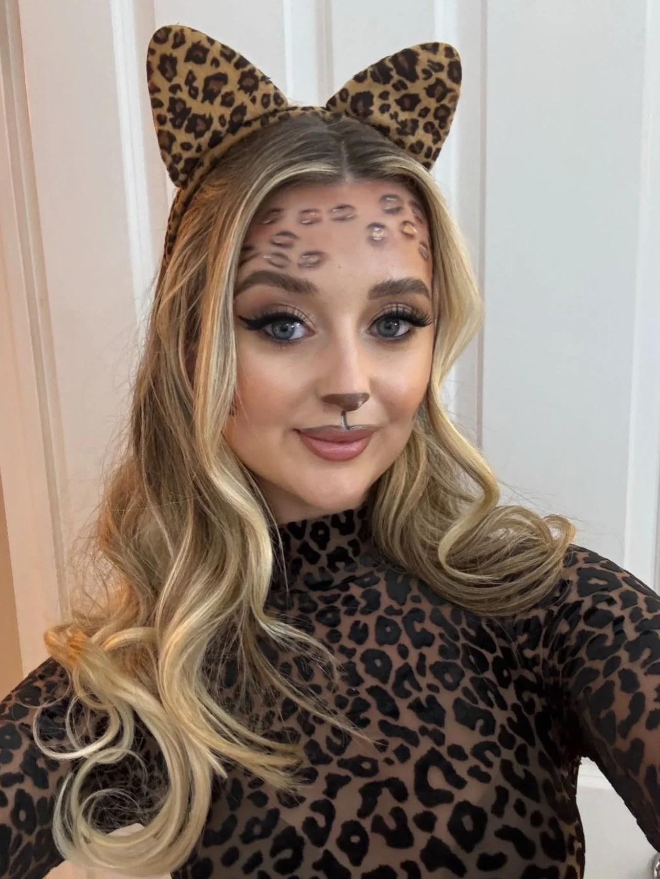 If only we could dress up everyday! Makeup for the stunning @jasminemillerxx for New Years Eve. Typically late at posting but better late than never hey! 😻🔥#mua #fancydressideas #sexycat #leopardprint #makeupartist #ukmakeupartist #surreymakeuparti