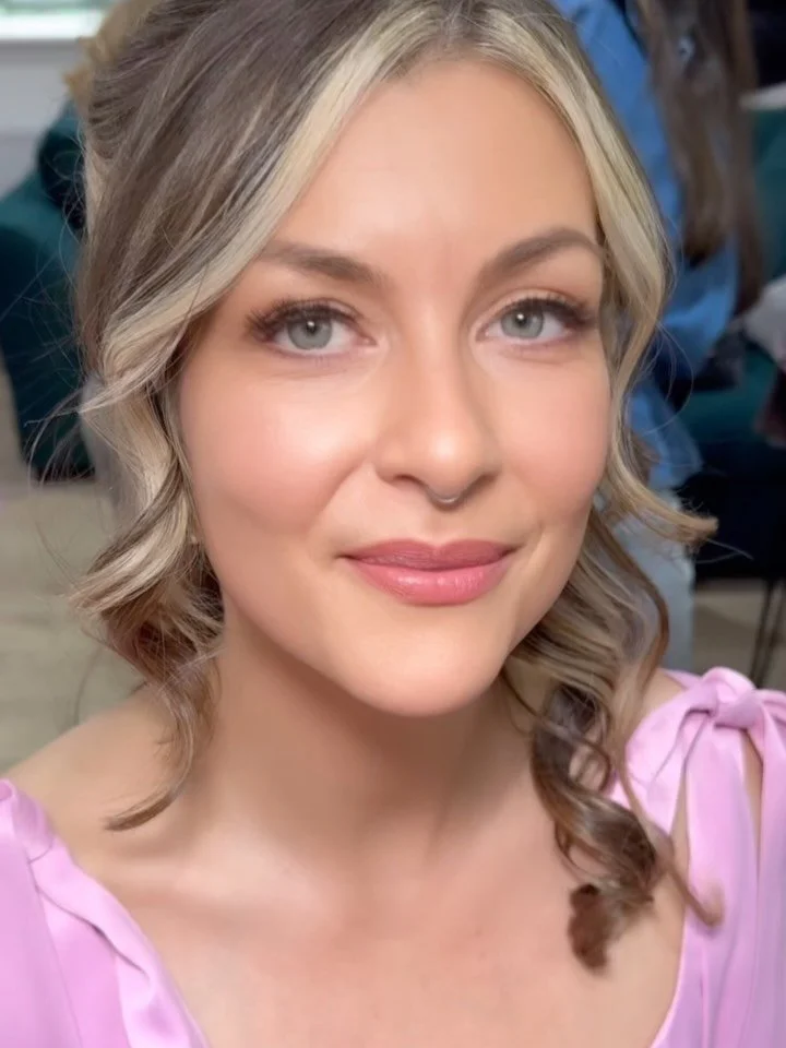 A busy wedding morning at @oaksfarmweddings yesterday&hellip; 🤍

I assisted my amazing friend @sb_makeup , with @terridelahuntyhair helping on hair too. I did makeup for 4 bridesmaids/groomsmaids and hair for 2 so it was definitely a full on morning