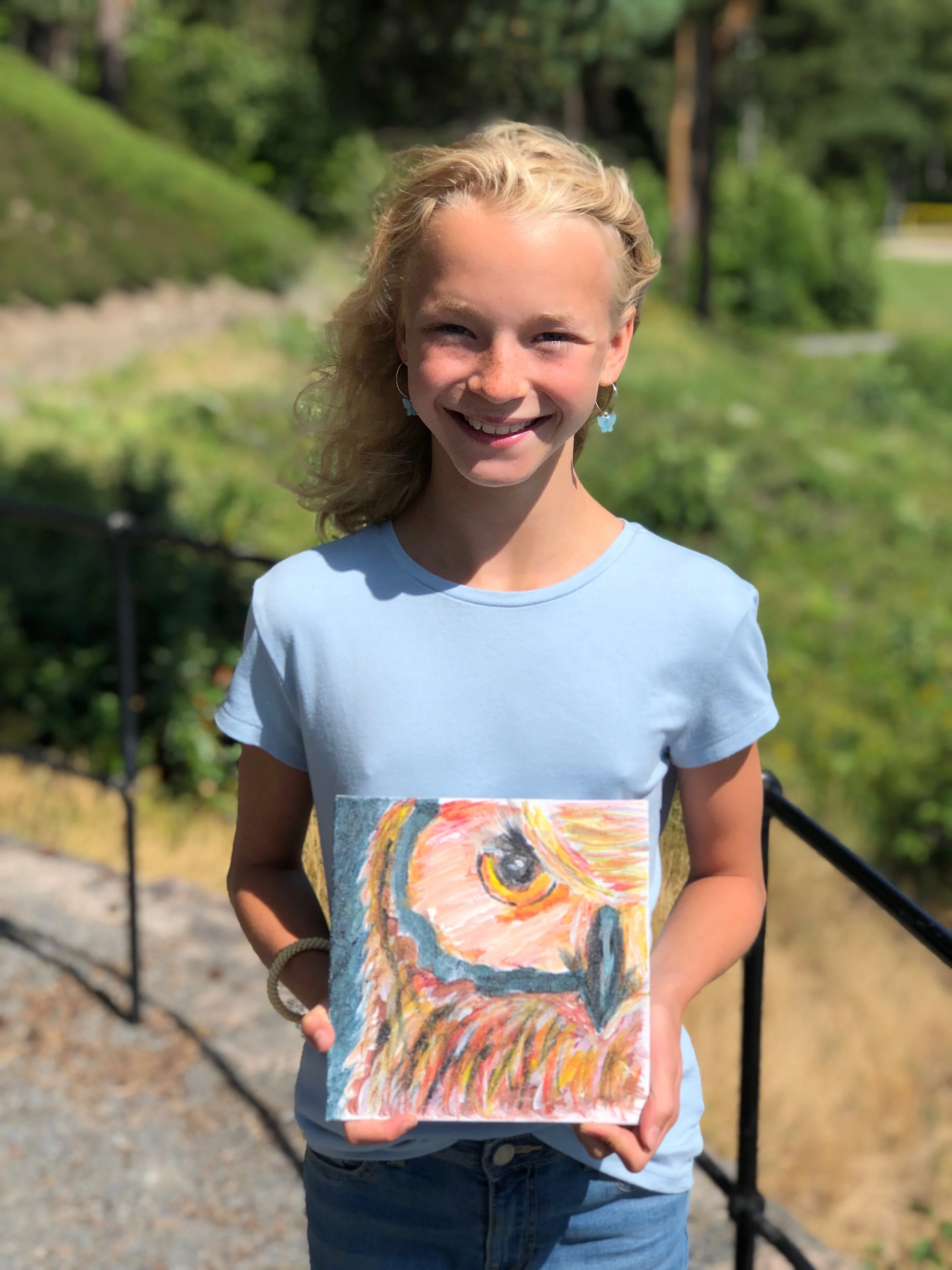 Leah 11 år med ugle 1.jpg