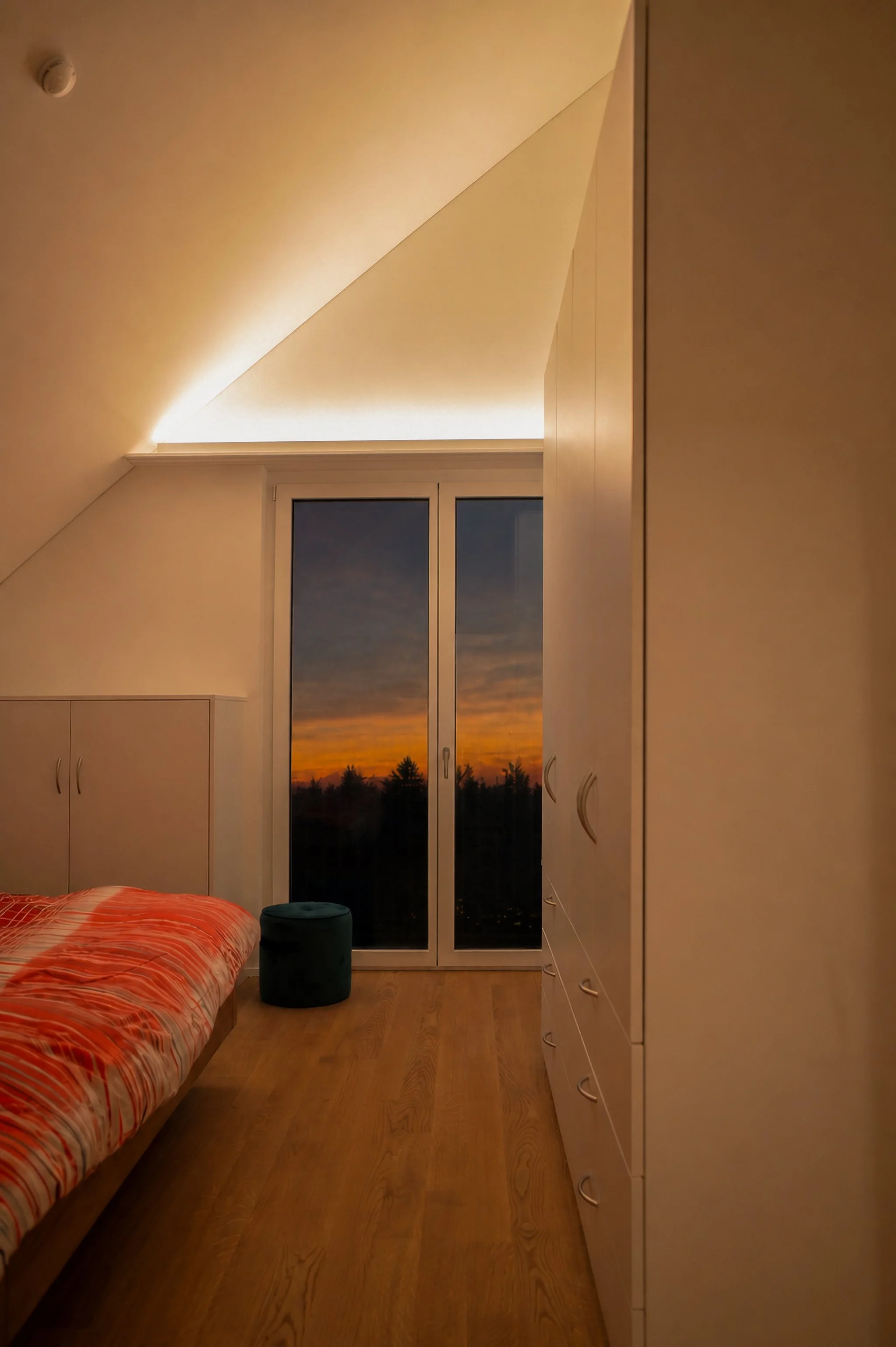 Schlafzimmer in einer privaten Eigentumswohnung - Lichtdesign studio ombré Schweiz