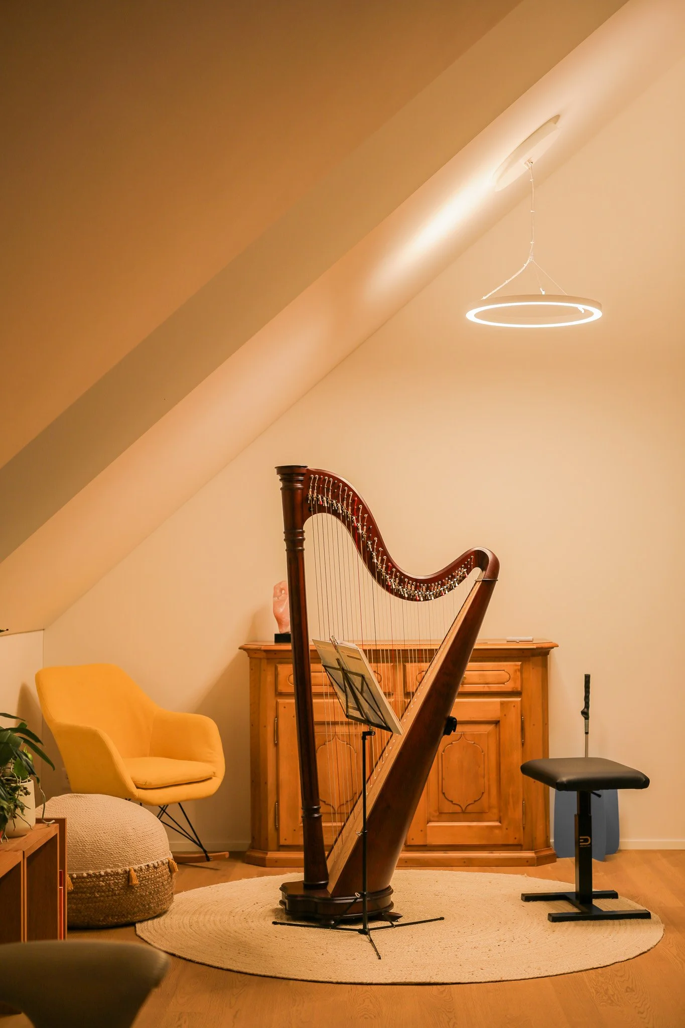 studio ombré entwickelte ein flexibles Lichtkonzept für eine Neubau Eigentumswohnung in Andelfingen, Schweiz, mit intuitiver Lichtsteuerung für unterschiedliche Stimmungen und Momente.