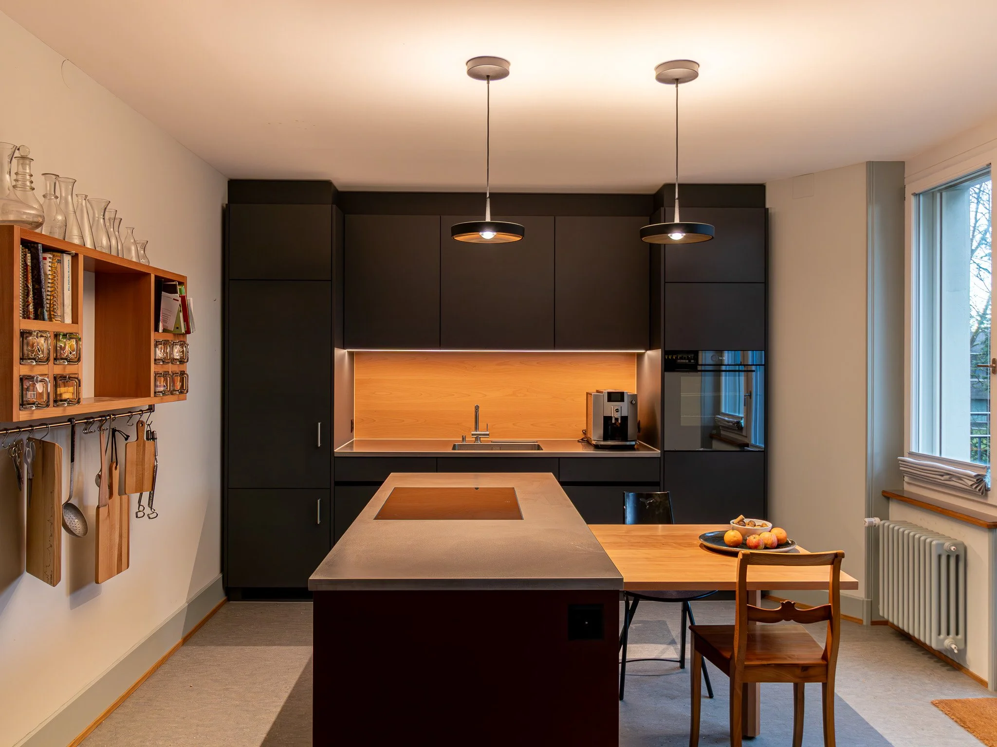 Renovierte Küche in einem privaten Einfamilienhaus - Lichtdesign studio ombré Schweiz
