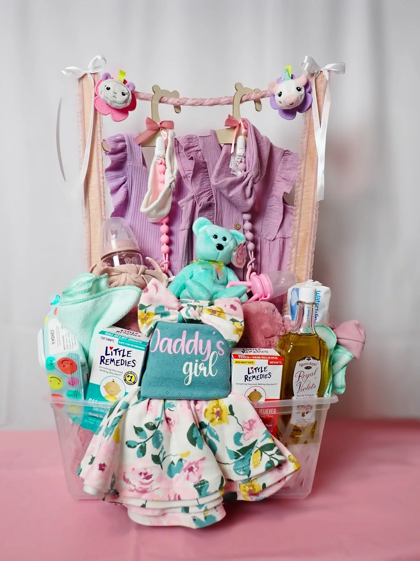 🌸🎀The Curated Gift Basket ✨Every detail in this hand-crafted basket is chosen with love to celebrate life&rsquo;s sweetest arrival. Soft pastels, luxe baby essentials, and thoughtful touches create a gift that feels as special as the new little one