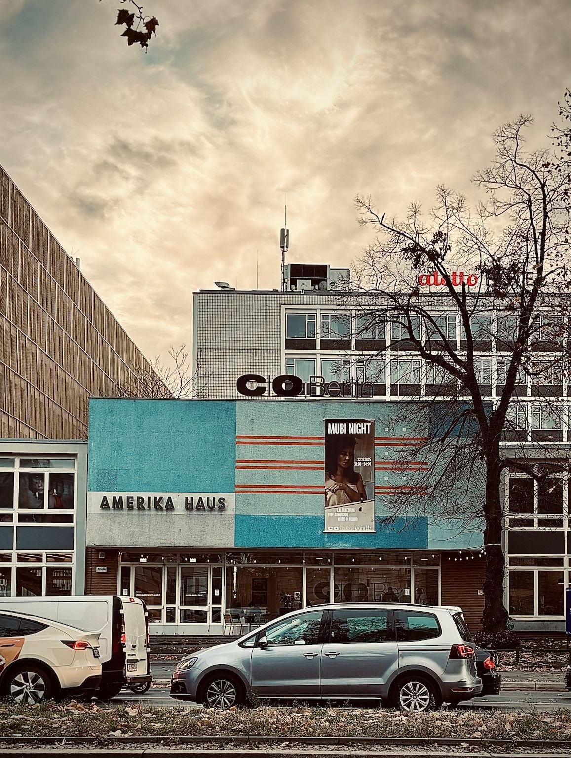 The "Ready-to-Exhibit": C/O Berlin and the Standardization of the Gaze