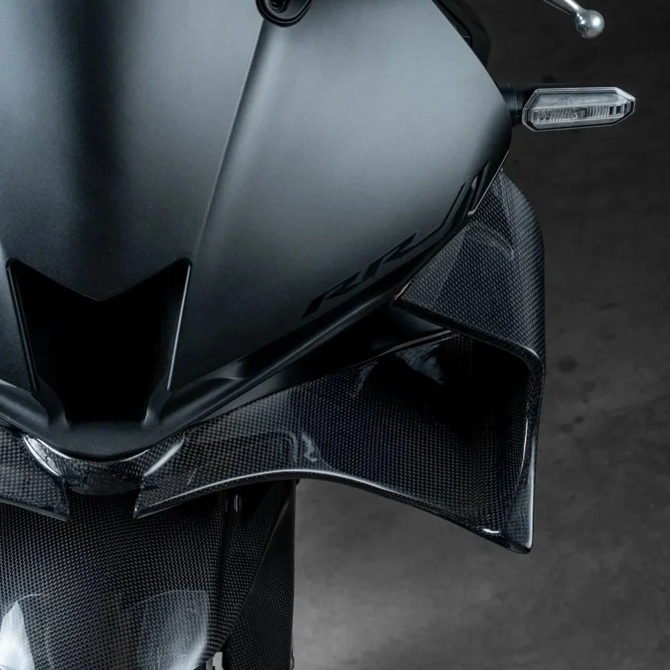 prodotto ala frontale moto full carbon