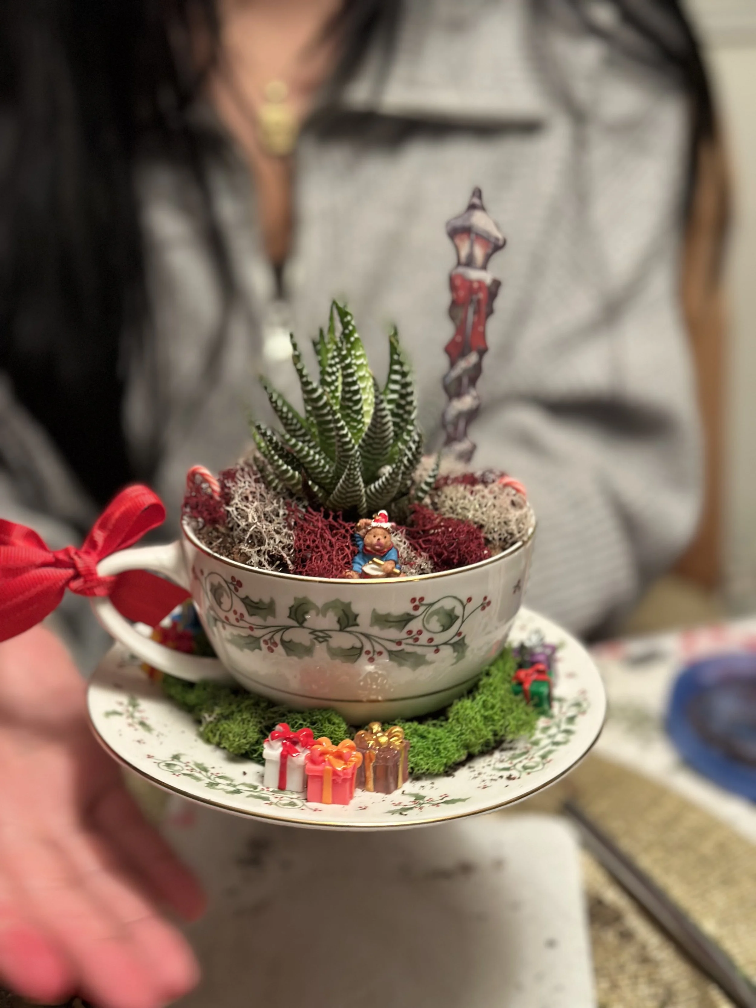 Holiday/Christmas Vintage Tea Cup Garden