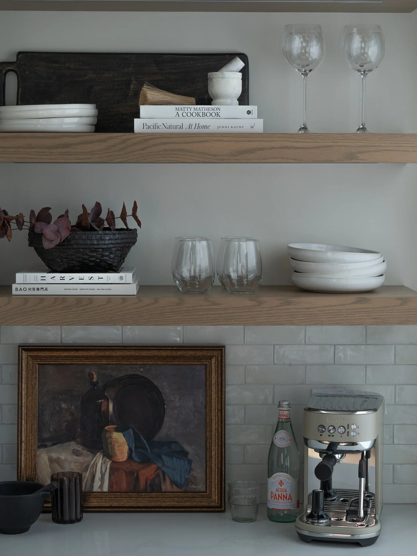 Easy like Sunday morning&hellip; the hum of the espresso machine, the warmth of the sun, and a space designed for slow rituals &mdash; my favorite kind of Sunday soundtrack ☀️☕️

Design |  @buttercupdesigninc 
Photo |  @stephenedgarphoto