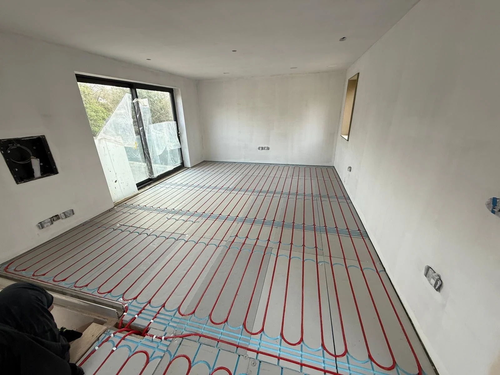 Underfloor Radiator Radiators vs. underfloor heating: which works best with heat pumps ...