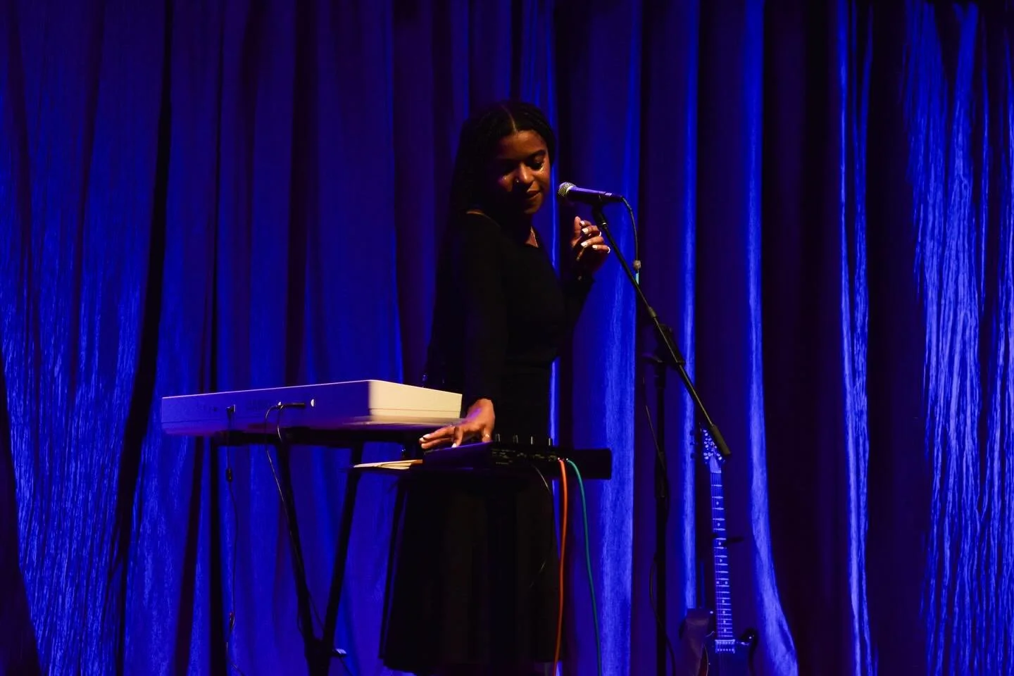 What a beautiful whirlwind of tour! The @dani.offline and @claire.ernst tour concluded last night. Make sure to follow these amazing artists to keep up with what they do in the future! 

#onenightlivetour #livemusic #indiemusic