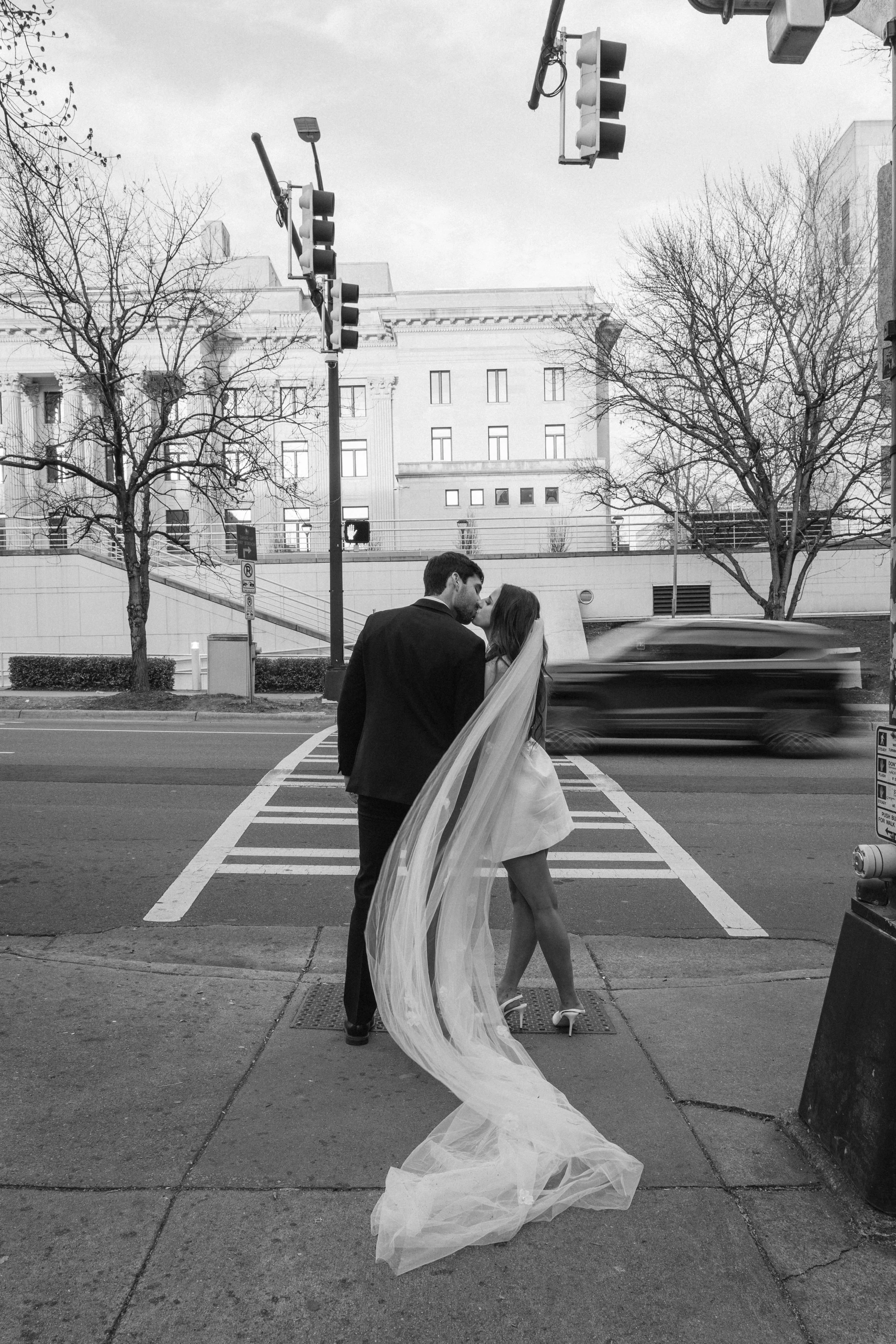 A Quiet And Intentional Uptown Courthouse Elopement